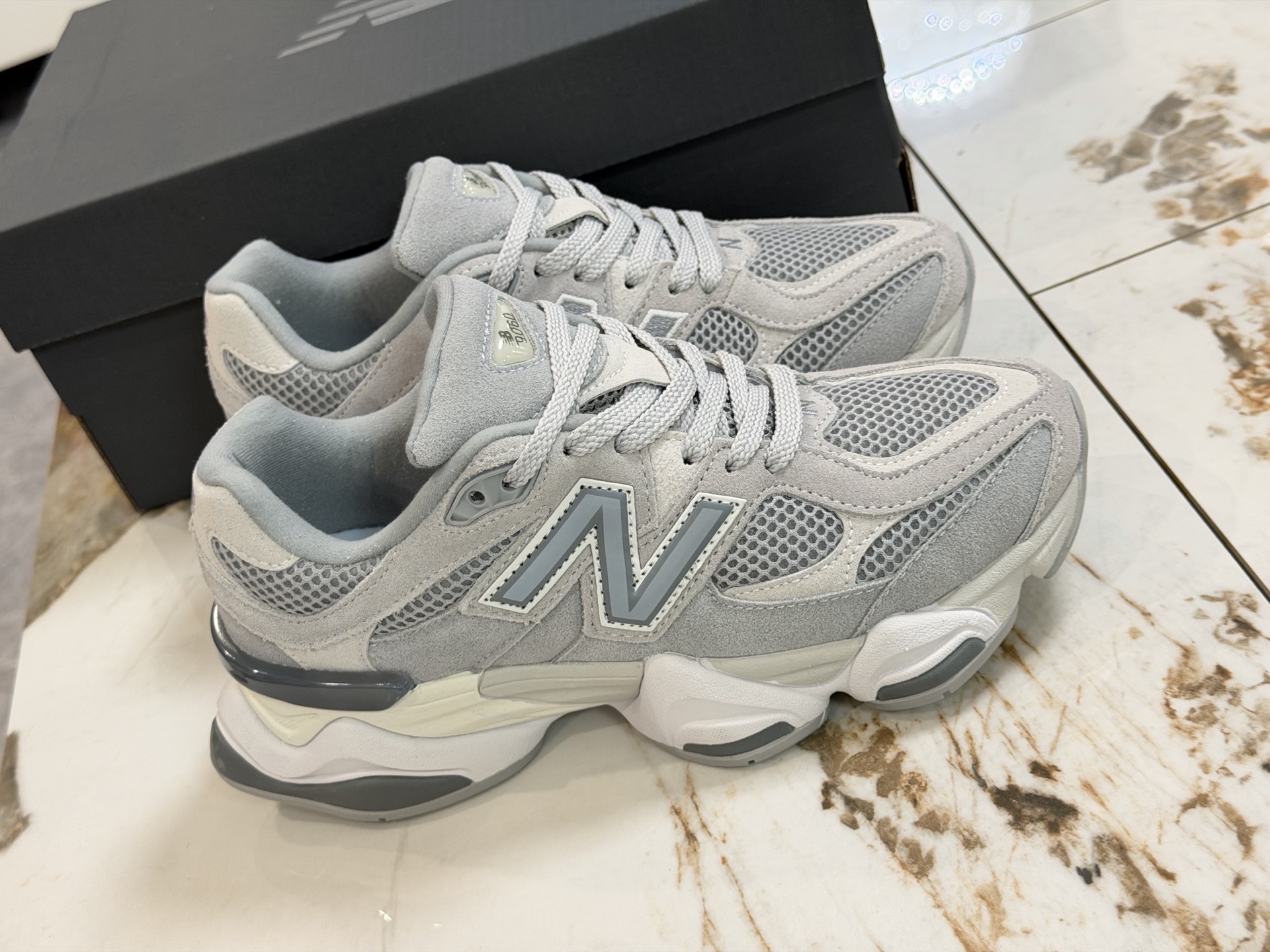 NO:639607,Ready stock at the stall. Welcome to pk any version. Pure original 1:1 version. Non-one-piece outsole. Pig leather combined mesh upper material #Newly developed 5-layer combined sole mold precision development # ABZORB cushioning technology material is embedded in the midsole and TPU decorative strip is embedded in the heel. The new 'NB joint' shoe model looks too tempting. Chicago street culture brand JF/Joe Freshgoods x NB New Balance New Balance 9060'Inside  Voices' series of retro versatile dad-style casual sports running shoes 'Co-branded Retro' sizes 36 37 37.5 38 38.5 39.5 40 40.5 41.5 42 42.5 43 44 44.5 45,, new balance19860909档口现货 欢迎pk任何版本 纯原1:1版本 非一体大底 猪巴革组合网织鞋面材质 #全新开发5层组合底模精密开发#中底嵌入ABZORB缓震科技材料及后跟嵌入TPU装饰条 「NB 联名」新鞋型看起来太诱人,芝加哥街头文化品牌 JF/Joe Freshgoods x NB新百伦New Balance 9060'Inside Voices'系列复古百搭老爹风休闲运动跑步鞋“联名复古” 尺码36 37 37.5 38 38.5 39.5 40 40.5 41.5 42 42.5 43 44 44.5 45,,new balance,Men's shoes