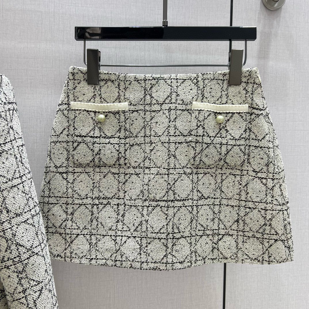 NO:493106,Highly recommended Dio* autumn and winter new products, round neck plaid set, separate batches, famous temperament, fashionable style, high-end white and beautiful upper body, customized fabrics and exquisite cutting technology, the upper body is invincible and beautiful, 2 colors, high quality, skirt ABC,,dior, skirts, alexander wang19860909强烈推荐Dio*秋冬新品 圆领格子套装 分开批 名媛气质时尚款 上身高级白富美 定制面料和精致裁剪技术 版型上身无敌好看 2色 高品质 半裙ABC,,dior,skirts,alexander wang,Women's clothing