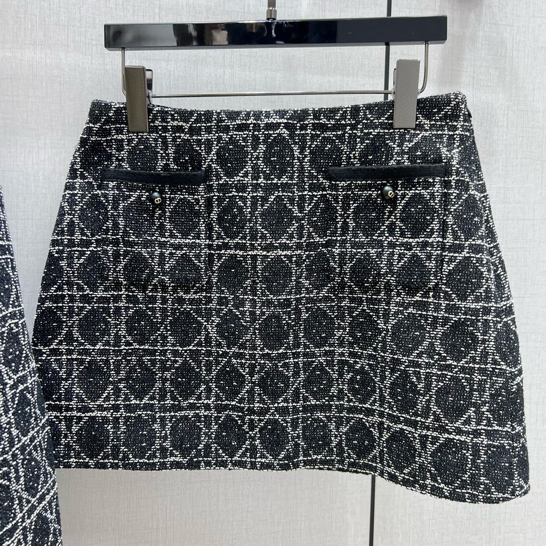 NO:493092,Highly recommended Dio* autumn and winter new products, round neck plaid set, separate batches, famous temperament, fashionable style, high-end white and beautiful upper body, customized fabrics and exquisite cutting technology, the upper body is invincible and beautiful, 2 colors, high quality, skirt ABC,,dior, skirts, alexander wang19860909强烈推荐Dio*秋冬新品 圆领格子套装 分开批 名媛气质时尚款 上身高级白富美 定制面料和精致裁剪技术 版型上身无敌好看 2色 高品质 半裙ABC,,dior,skirts,alexander wang,Women's clothing