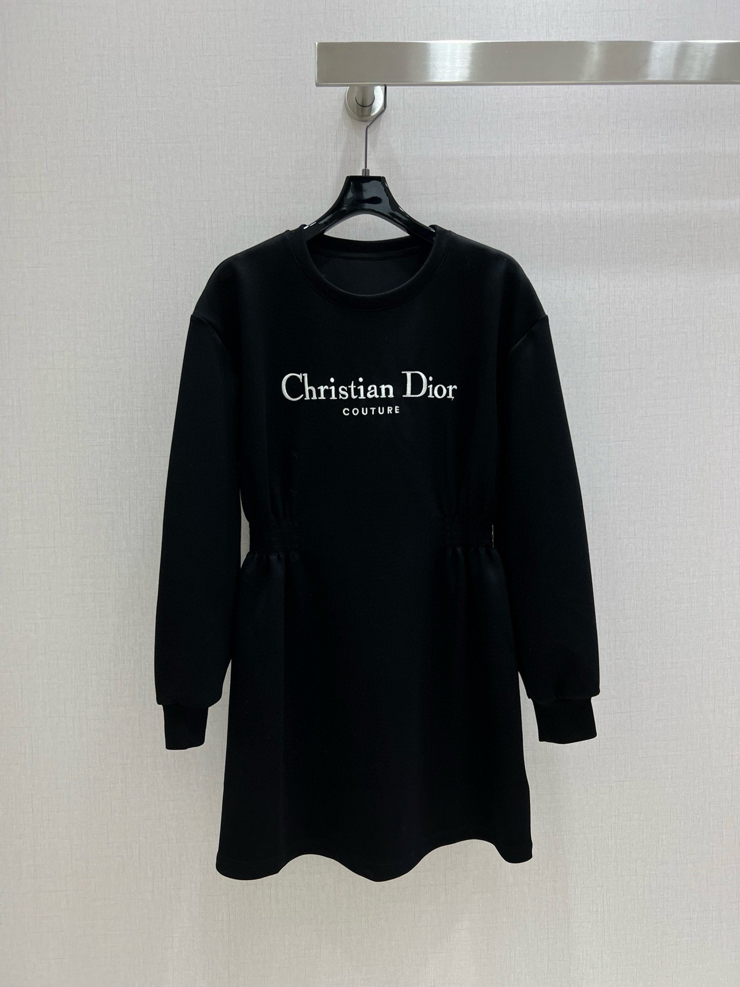 NO:492717,Highly recommended Dio* new style, brand letter embroidery on chest, elastic cable waist-hugging design on both sides, fashionable and fashionable, highlighting body proportions, elegant temperament, one color, SML code, high-quality ABC,,dior,alexander wang19860909强烈推荐 Dio* 新款 胸前品牌字母刺绣 两侧松紧打缆收腰设计 时髦洋气 凸显身材比例 气质优雅 一个色 SML码 高品质ABC,,dior,alexander wang,Women's clothing