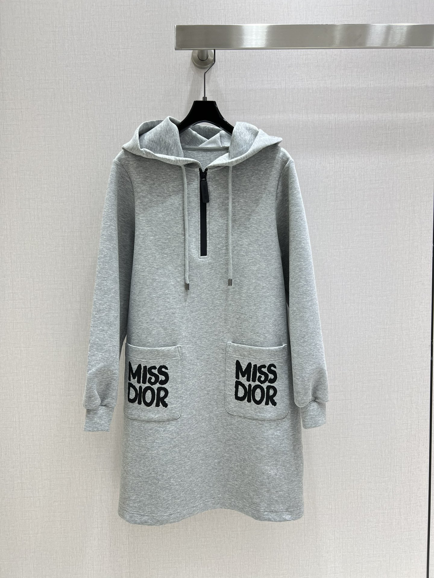 NO:492705,Highly recommended Dio* spring and summer new style, long-sleeved hooded dress, extremely comfortable, there is no reason to reject it. Ke A Ke Sa style, daily commuting wear is very OK, not picky about occasions. The design is unique, the sense of layering is richer, and the small details are too important. Two colors SML code, high-quality ABC,,dior, skirts,hats,alexander wang19860909强烈推荐Dio*春夏新款 长袖连帽连衣裙 舒适度极强 没有理由可以拒绝它.可A可飒的风格,日常通勤穿什么的都是很OK的,不挑场合的.设计独特 层次感更加丰富,满满小细节太加分了 两个色 SML码 高品质ABC,,dior,skirts,hats,alexander wang,Women's clothing