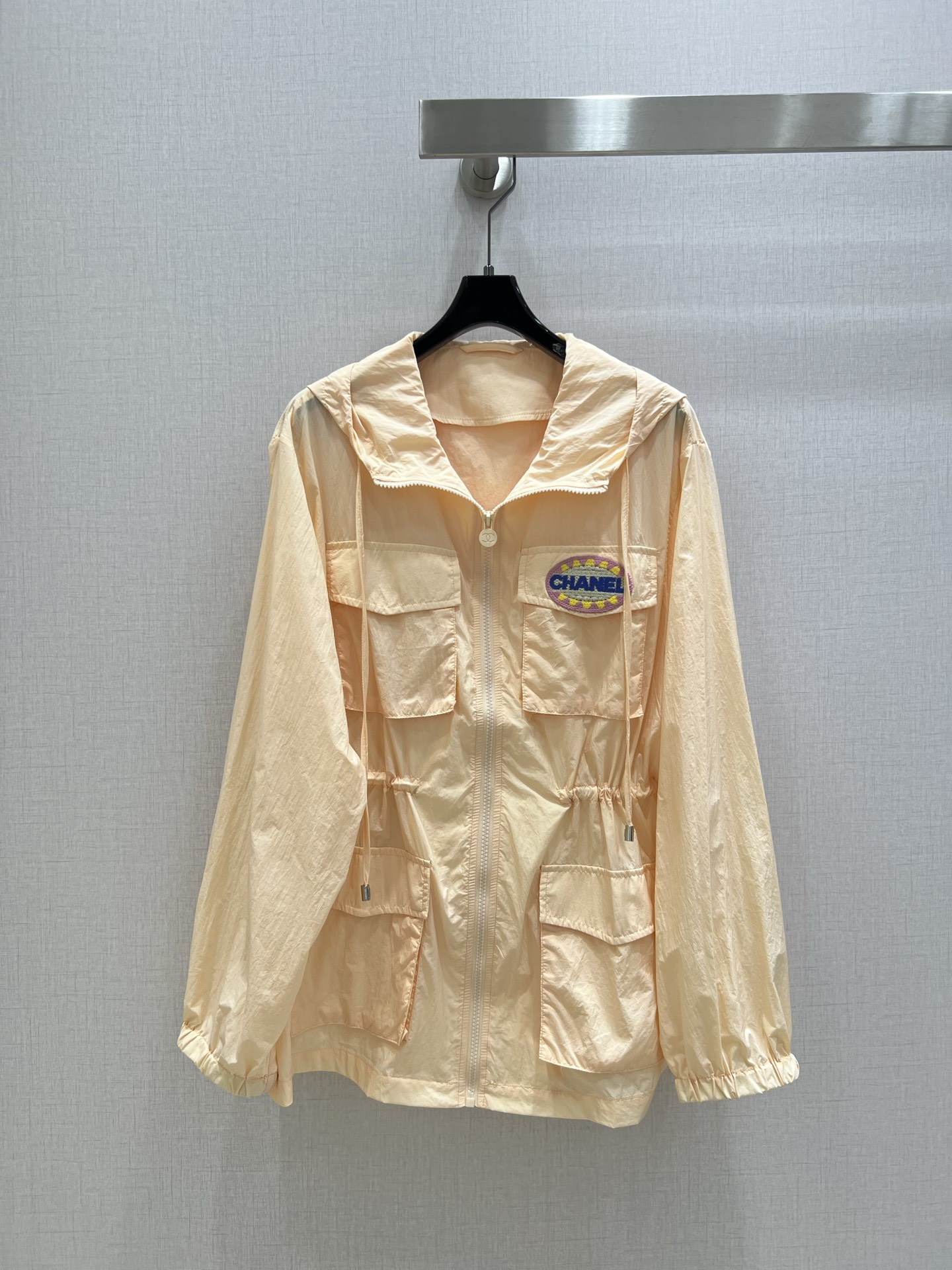 NO:546957,Highly recommended CHA** new autumn and winter styles Pocket hooded drawstring jacket Limited series Absolute style with a full design sense Natural wrinkles and textures Fashionable and low-key temperament and luxurious high-end style versatile and not picky about people Two colors SML code High-quality ABC,, jackets & coats,hats,alexander wang19860909强烈推荐 CHA** 秋冬新款 口袋连帽抽绳外套 限定系列 设计感拉满的绝绝子款式 自然褶皱有肌理感 时髦低调气质又奢华高级 版型百搭不挑人 两个色 SML码 高品质ABC,,jackets & coats,hats,alexander wang,Women's clothing