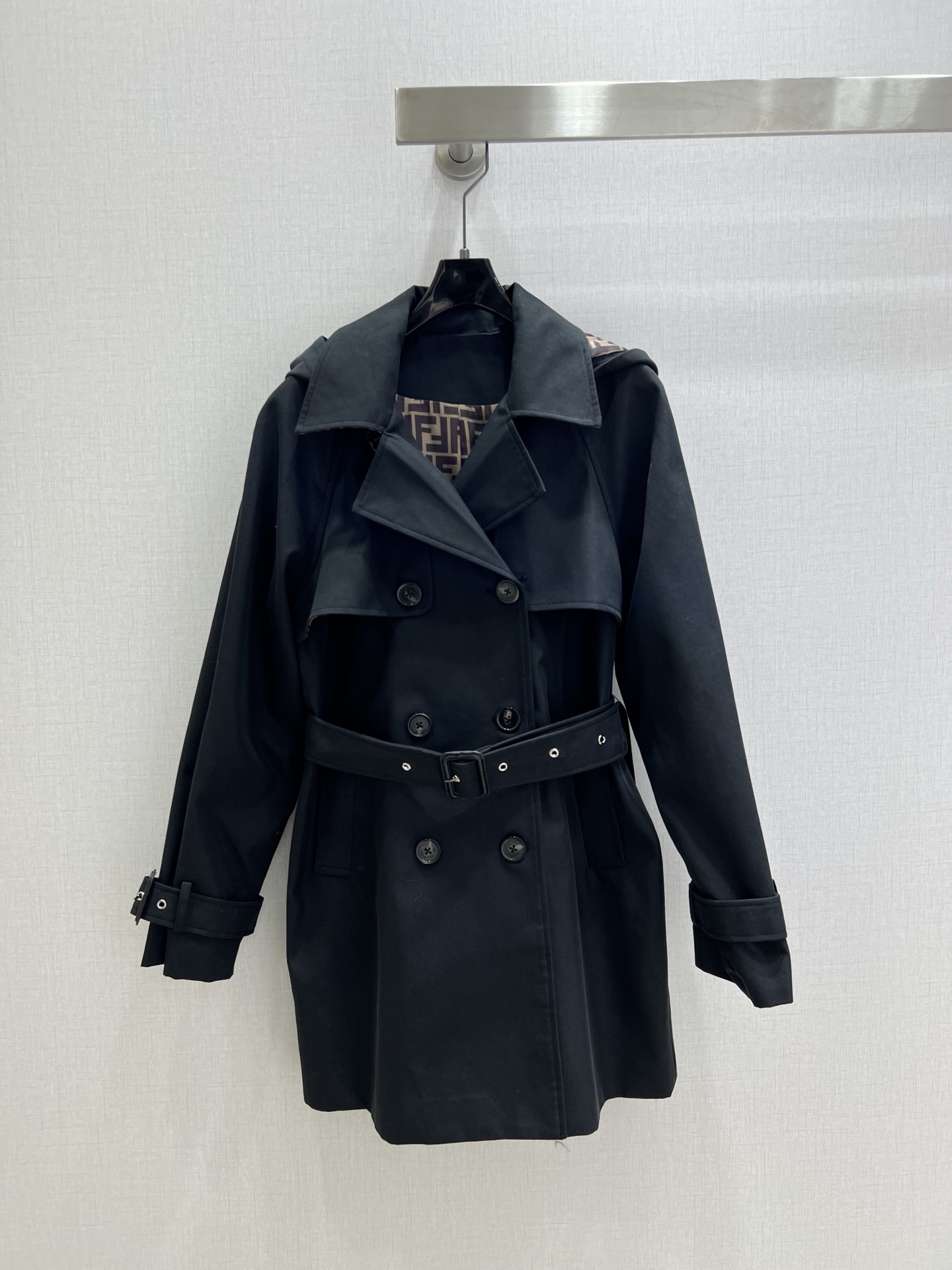 NO:501386,Highly recommended FEN*2025 early autumn new style, belt windbreaker long-sleeved jacket, British style, classic design, exquisite and capable and decent upper body, easy to match!  The customized imported fabric is quite crisp and stylish, full of high-end feel. It is full of texture and fashionable. It is recommended to buy it!  Workmanship quality depends on details Two colors SML code High-quality ABC, fendi, jackets & coats, alexander wang19860909强烈推荐 FEN*2025早秋新款 腰带风衣长袖外套 英伦风气质 经典款设计 上身精致又干练得体,搭配起来随心应手！定制的进口面料挺括有型 满满的高级感.质感十足,时尚潮流 ,推荐入手！ 做工品质看细节 两个色 SML码 高品质ABC,,fendi,jackets & coats,alexander wang,Women's clothing