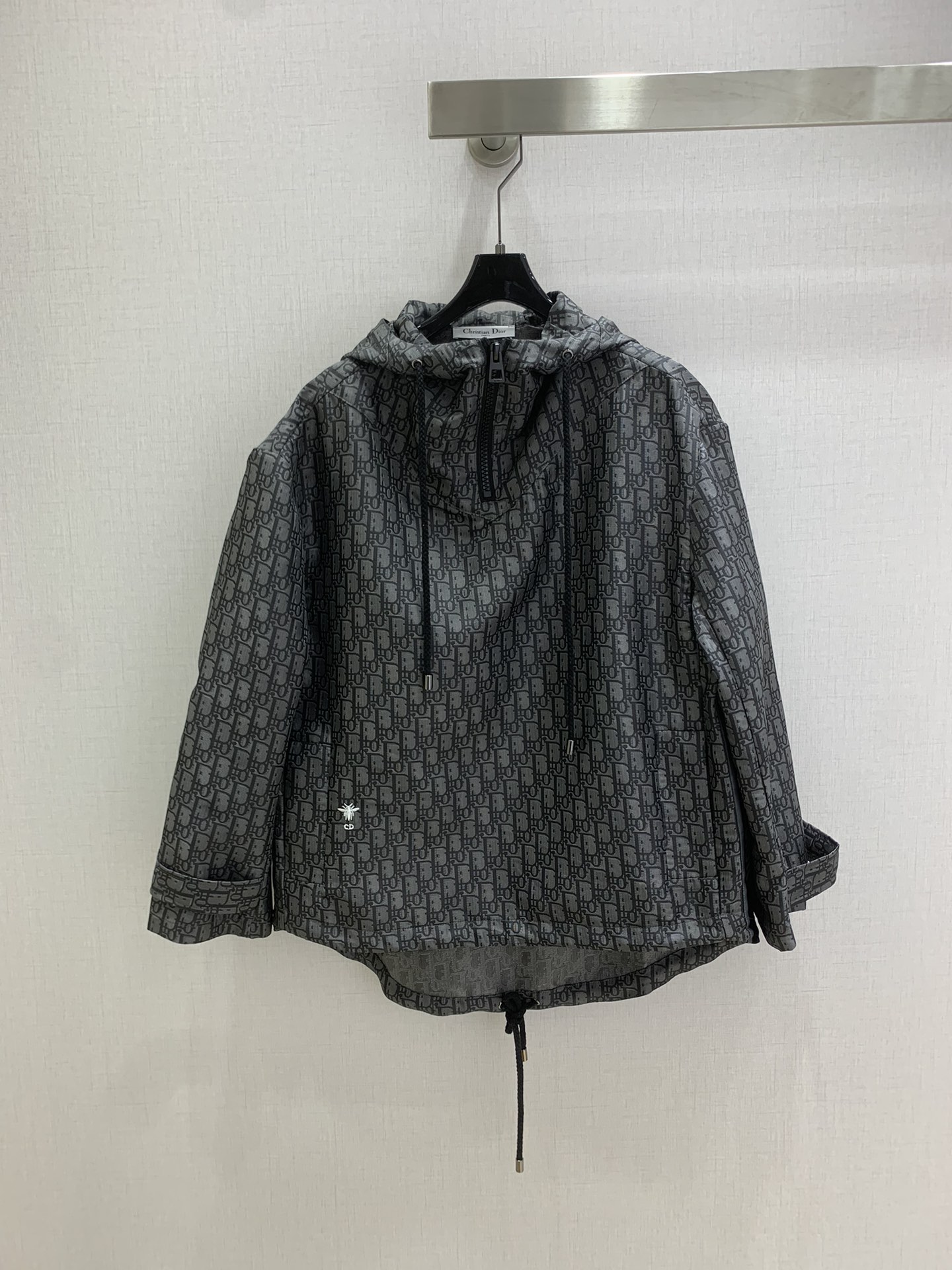 NO:546120,Highly recommended DIO* 2025 early autumn new hooded all-print long-sleeved top. There is no reason to refuse it. It has a cool style and can be worn for daily commuting, regardless of the occasion. The layering is richer and full of small details. It is a plus. It can accommodate all kinds of body shapes. SML code, high quality ABC, dior, hats, alexander wang19860909强烈推荐 DIO*2025早秋新款 连帽满印长袖上衣 没有理由可以拒绝它.可A可飒的风格,日常通勤穿什么的都是很OK的,不挑场合的.层次感更加丰富,满满小细节太加分了.包容各种身材都不在话下一个色 SML码 高品质ABC,,dior,hats,alexander wang,Women's clothing