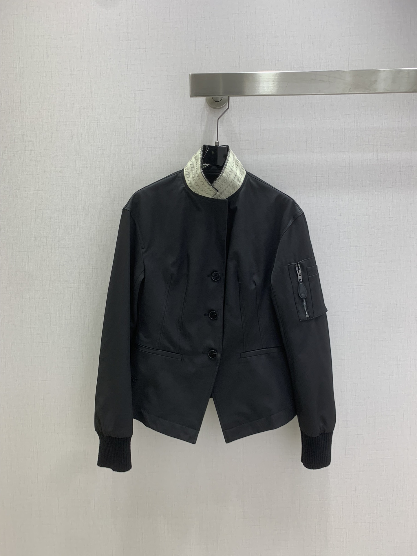 NO:563479,Highly recommended DIO*2025 new autumn and winter stand-up collar slim fit suit jacket, comfortable and versatile, order goods from trading companies!  Original product from single channel, easy to match, a rare one!  The quantity is limited, so be quick. Soft, delicate and super stylish. Two colors. SMLXL code. High quality ABC, dior, jackets & coats, business suit, alexander wang19860909强烈推荐 DIO*2025秋冬新款 立领修身西装外套 舒适百搭 贸易公司订单货！原单渠道货 好搭配 不可多得的一款！数量有限要快 柔软细腻超有型 两个色 SMLXL码 高品质ABC,,dior,jackets & coats,business suit,alexander wang,Women's clothing