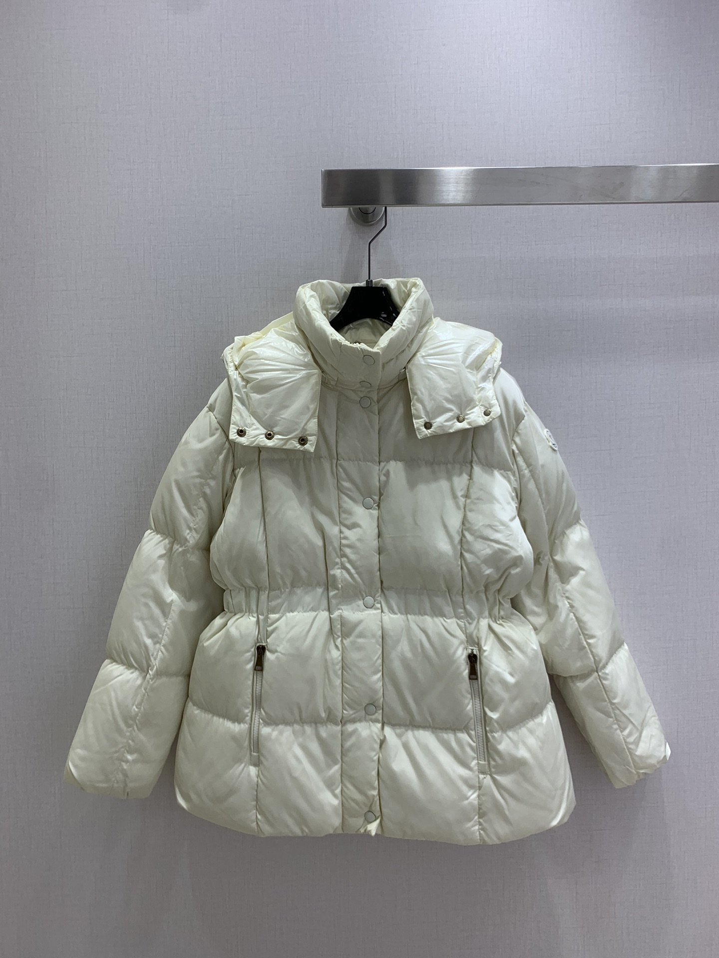 NO:576076,Comes with dust bag, highly recommended MON*2025 new autumn and winter style down jacket with removable hood [goose down], overall warm effect, unique design down jacket, casual and fashionable, perfect embellishment with classic logo, three colors, size 1234, high quality A,, jackets & coats, down jacket, hats, alexander wang19860909配防尘袋强烈推荐 MON*2025秋冬新款 可拆卸帽羽绒外套【鹅绒】 整体保暖效果拉满,独特设计款羽绒服 休闲时尚,经典logo完美点缀 三个色 1234码 高品质A,,jackets & coats,down jacket,hats,alexander wang,Women's clothing