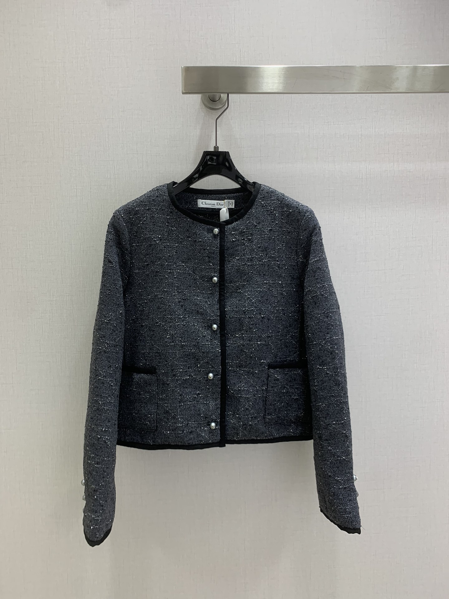 NO:577673,Highly recommended DIO*2025 new autumn and winter round neck double pocket jacket 1:1 customization ~ fashionable, low-key, luxurious and high-end!  The style is versatile and not picky, and the quality of workmanship depends on the details. A must-have for white, rich and beautiful women!  One color SML code high quality ABC,,dior,jackets & coats,alexander wang19860909强烈推荐 DIO*2025秋冬新款 圆领双口袋外套 1:1定制～时髦低调气质又奢华高级！版型百搭不挑人,做工品质看细节.白富美必入！一个色 SML码 高品质ABC,,dior,jackets & coats,alexander wang,Women's clothing