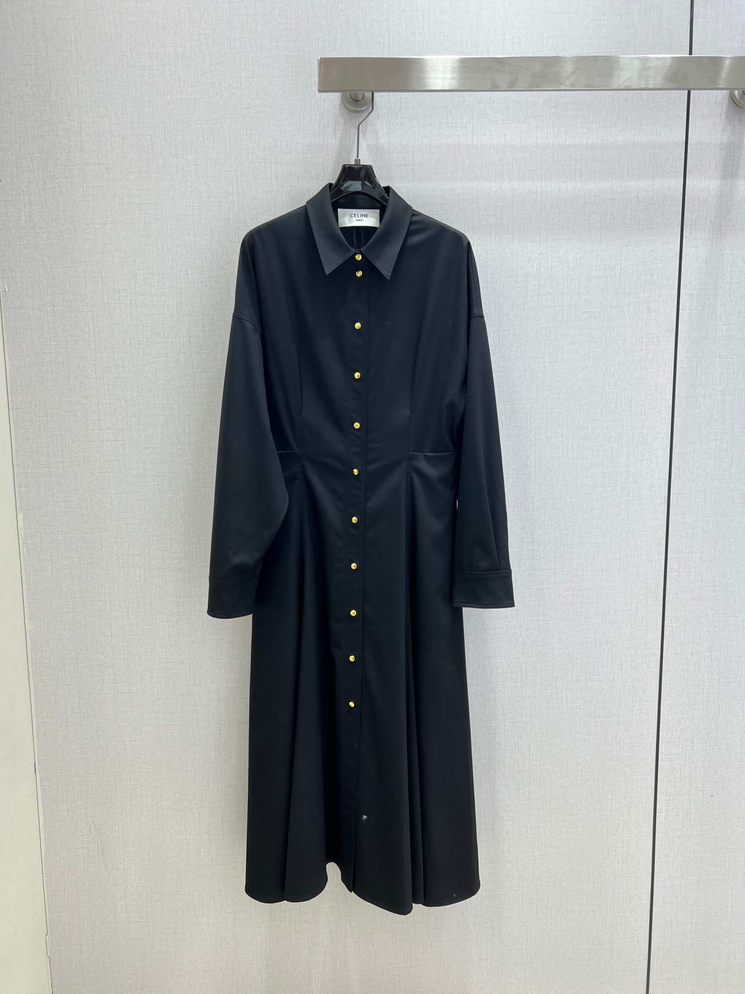 NO:658592,Highly recommended CEL* 2025 autumn and winter new style, lapel slim long-sleeved dress, wool, classic style, fell in love at first sight, the pattern design can modify the neck line very well, the upper body temperament is immediately improved, custom buttons, the pattern is very beautiful on the upper body, the color is super white, one color SML code, high quality ABC,, skirts, alexander wang19860909强烈推荐 CEL*2025秋冬新款 翻领修身长袖连衣裙 羊毛 经典造型 一眼就爱上了,版型设计能很好的修饰颈部线条,上身气质立马提升,定制纽扣,版型上身巨好看,颜色超显白 一个色 SML码 高品质ABC,,skirts,alexander wang,Women's clothing