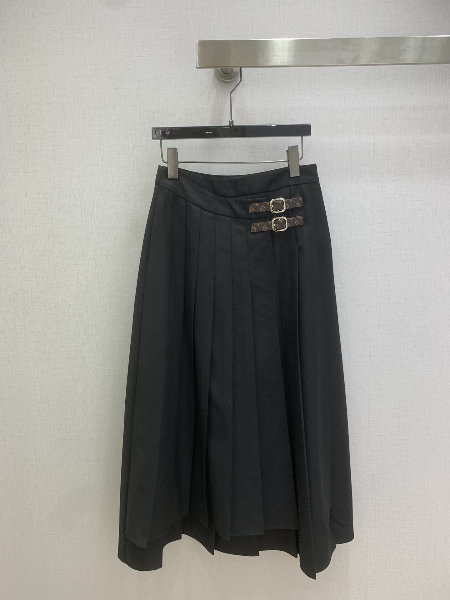 NO:709601,Highly recommended 26 early spring new style. Spliced ​​pleated long skirt. Full of texture. Elegant design. OK for daily OL. A fashionable pleated skirt with unique charm. Two colors. SML code. High quality ABC,,skirts,19860909强烈推荐 26早春新款 拼接百褶长半裙 质感十足 优雅气质设计 日常OL都OK 一款具有独特魅力的时尚百褶裙 两个色 SML码 高品质ABC,,skirts,,Women's clothing