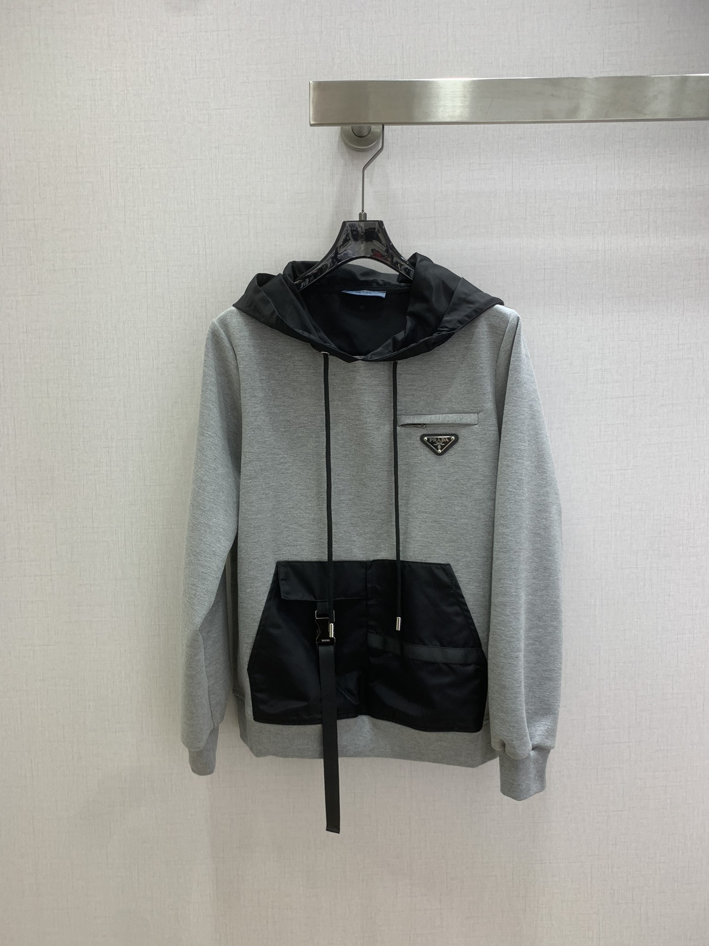 NO:709608,Highly recommended for the early spring of 26, the new hooded air layer sweatshirt is coming. Everyone can control the INS style lazy sweatshirt. It is fashionable and sporty. It meets the dual needs of comfort and fashion and can be integrated into every daily dressing scene. It is playful and age-reducing and full of vitality. Two colors SML code, high quality ABC, hoodie, sweatshirts, hats,19860909强烈推荐 26早春新款 连帽空气层卫衣 爆款来袭 人人都能驾驭INS风懒人卫衣 时髦运动风,贴合舒适与时髦的双需求能融入每个日常的穿搭场景中.俏皮减龄充满元气. 两个色 SML码 高品质ABC,,hoodie,sweatshirts,hats,,Women's clothing