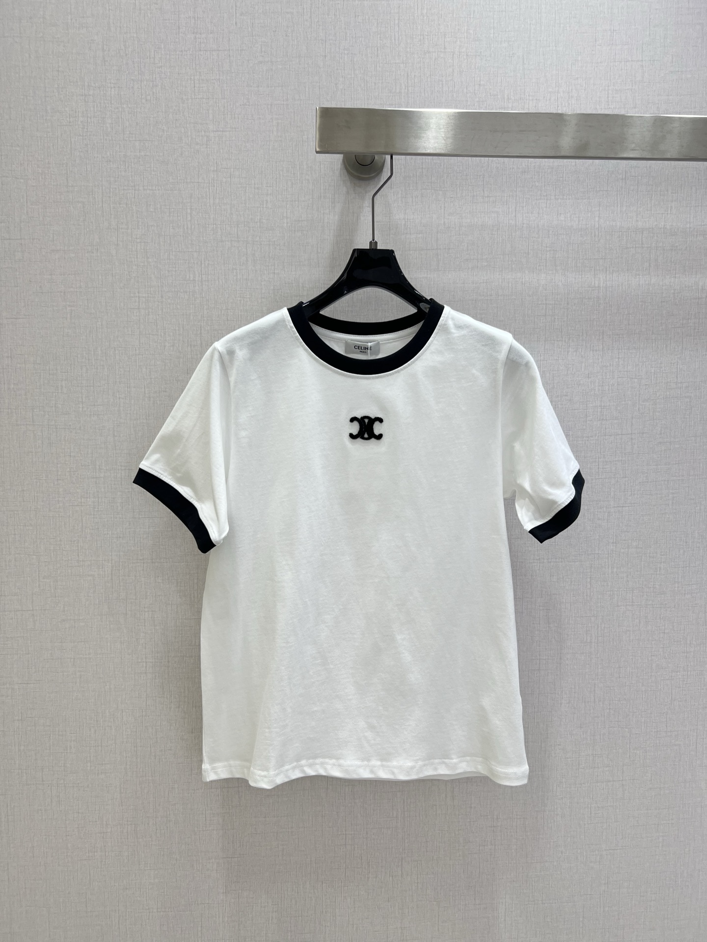 NO:757782,Highly recommended 26 early spring new style contrasting color embroidered logo short-sleeved T-shirt hot seller!  The quality of workmanship depends on the details!  Three colors SML code high quality ABC, T-shirt, tees, t-shirt,19860909强烈推荐 26早春新款 撞色刺绣徽标短袖T恤 热卖款！做工品质看细节！三个色 SML码 高品质ABC,,T-shirt,tees，t-shirt,,Women's clothing