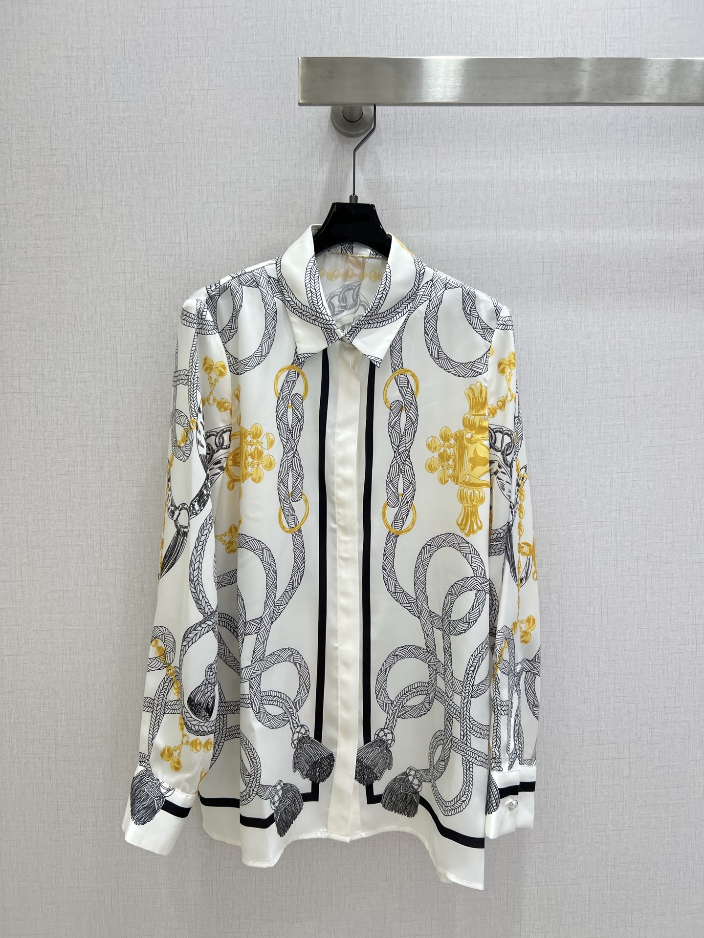 NO:753764,Highly recommended 26 early spring new style, positioning printed shirts, positioning printing wide-leg trousers, separate batches, silky fabrics, retro and fashionable, low-key temperament and luxurious and high-end!  The styles are versatile and not picky, customized technical fabrics, workmanship quality depends on the details. Bai Fumei is a must-have!  One color SMLXL high quality linings, shirts,19860909强烈推荐 26早春新款 定位印花衬衫定位印花阔腿长裤 分开批 丝滑面料 复古时髦 低调气质又奢华高级！版型百搭不挑人,定制科技面料 做工品质看细节.白富美必入！一个色 SMLXL码 高品质衬,,shirts,,Women's clothing