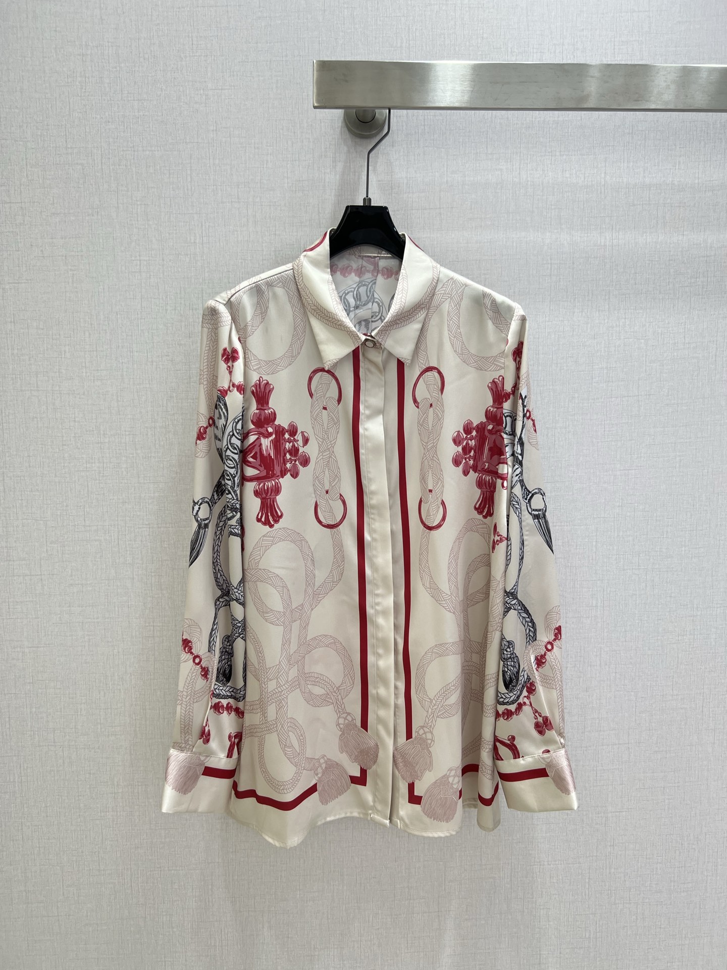 NO:753773,Highly recommended 26 early spring new style, positioning printed shirts, positioning printing wide-leg trousers, separate batches, silky fabrics, retro and fashionable, low-key temperament and luxurious and high-end!  The styles are versatile and not picky, customized technical fabrics, workmanship quality depends on the details. Bai Fumei is a must-have!  One color SMLXL high quality linings, shirts,19860909强烈推荐 26早春新款 定位印花衬衫定位印花阔腿长裤 分开批 丝滑面料 复古时髦 低调气质又奢华高级！版型百搭不挑人,定制科技面料 做工品质看细节.白富美必入！一个色 SMLXL码 高品质衬,,shirts,,Women's clothing