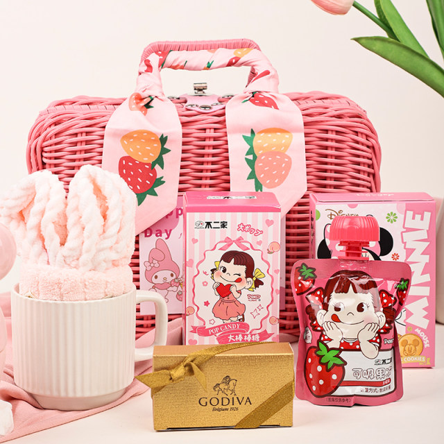 藤编粉色美乐蒂宝宝伴手礼成套