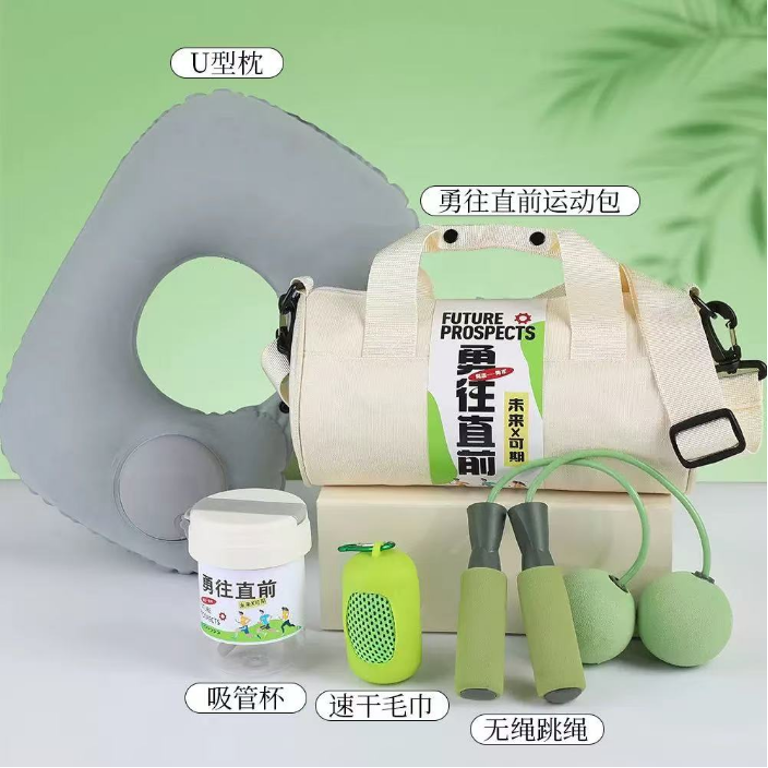 活力随行 健康相伴， 运动+休憩双场景覆盖，兼顾活力与舒适。全套轻量化，出行无负担。“勇往直前”传递积极能量。