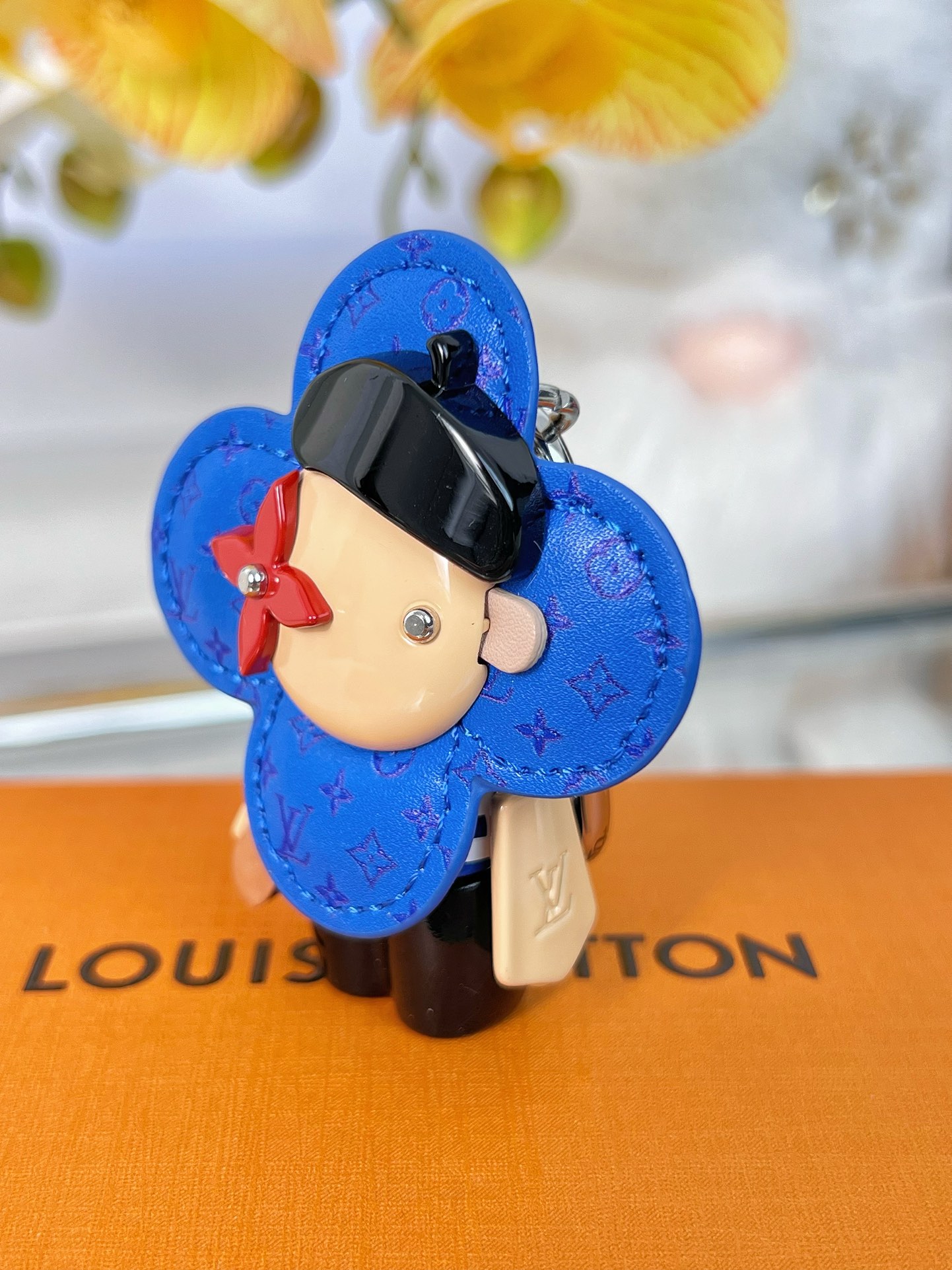 ❤️125包邮/原单代购级别
❗️新品❗️ M1990
☀️太阳花公仔钥匙扣 挂件挂饰
☀️Louis Vuitton 路易威登 薇薇安钥匙扣 包挂
☀️PU材质 五金为钢 原版logo
