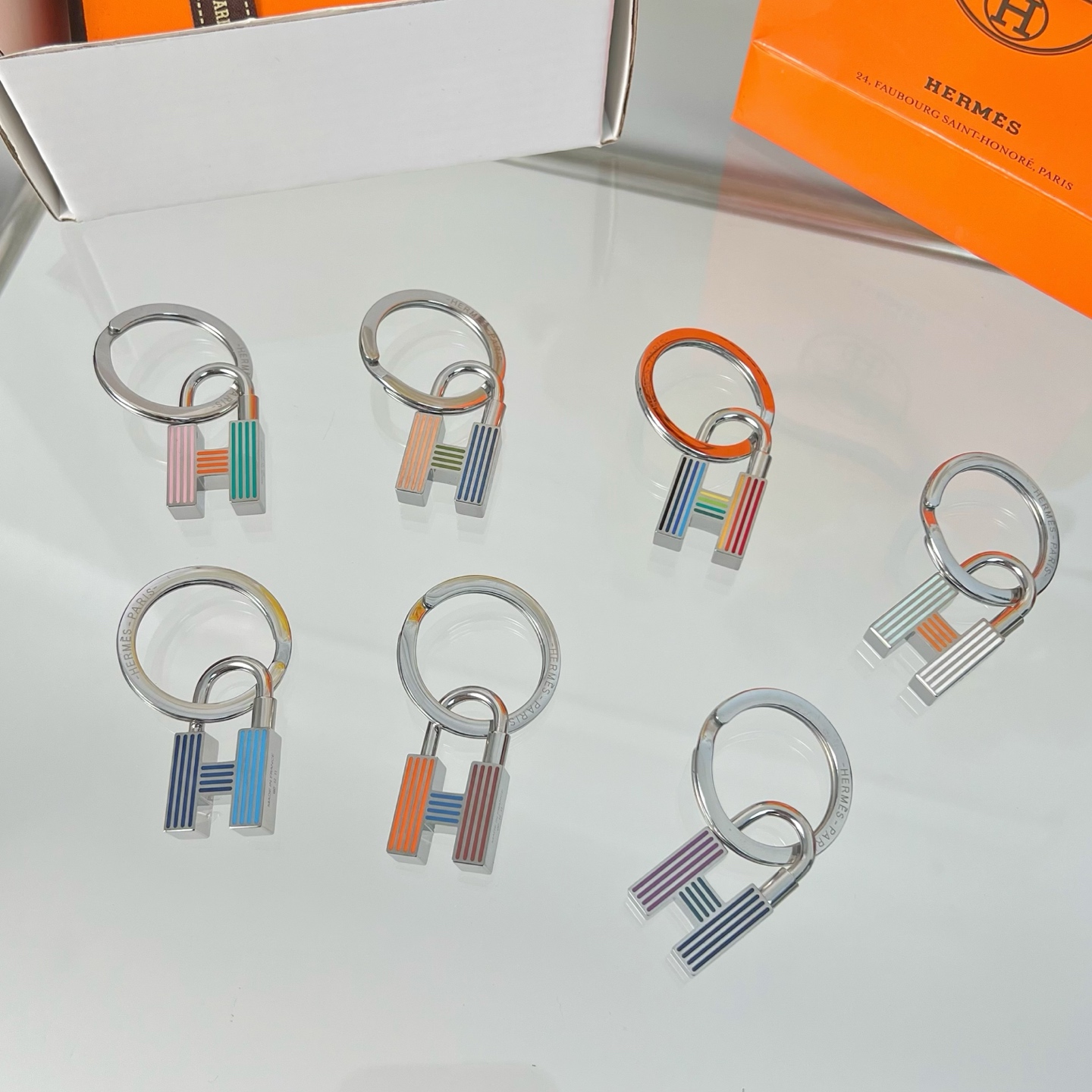 Hermès Cadenas Quizz Rainbow Keyring: Unique Metal Lock for Bag – £460 - 图片 4
