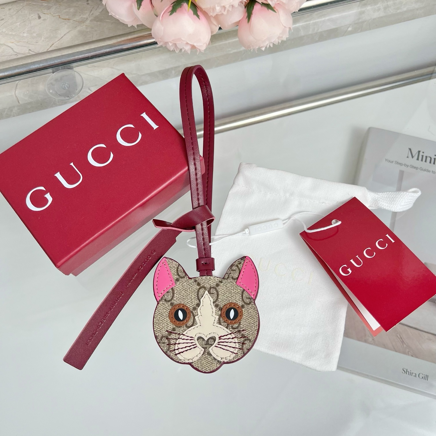 NO:617096,New arrivals Gucci cat keychain pendant. Playful and cute handbag pendant designed with cat shape. Delivery as shown in full package,,gucci,gucci,keychain19860909新品上新 Gucci 古驰 猫咪钥匙扣 挂件挂饰 俏皮可爱的手袋挂饰采用猫咪造型设计 配送如图全套包装,,gucci,gucci,keychain,accessory