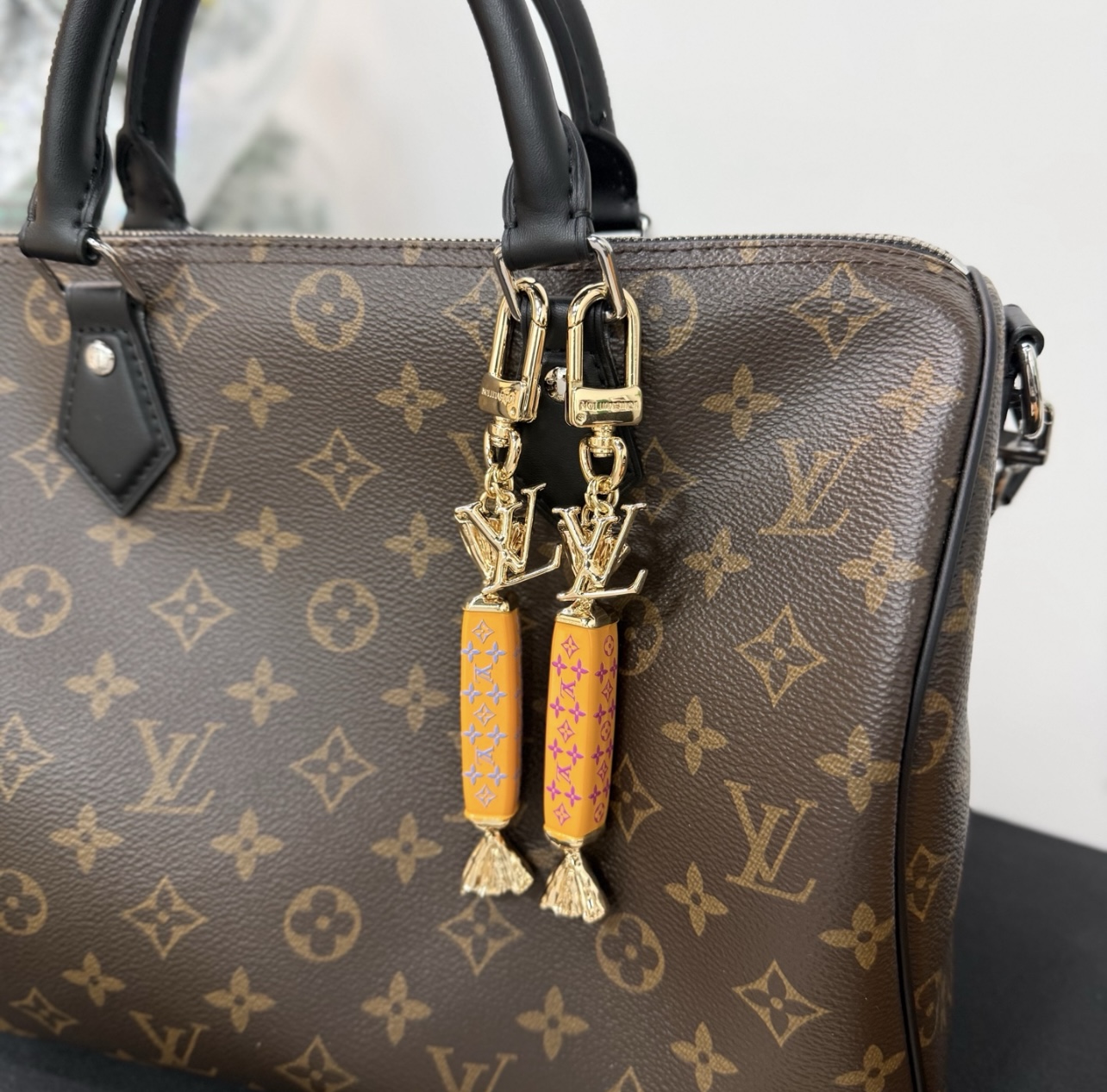 루이비통 키링 124535 Louis Vuitton Accessories 썸네일 이미지