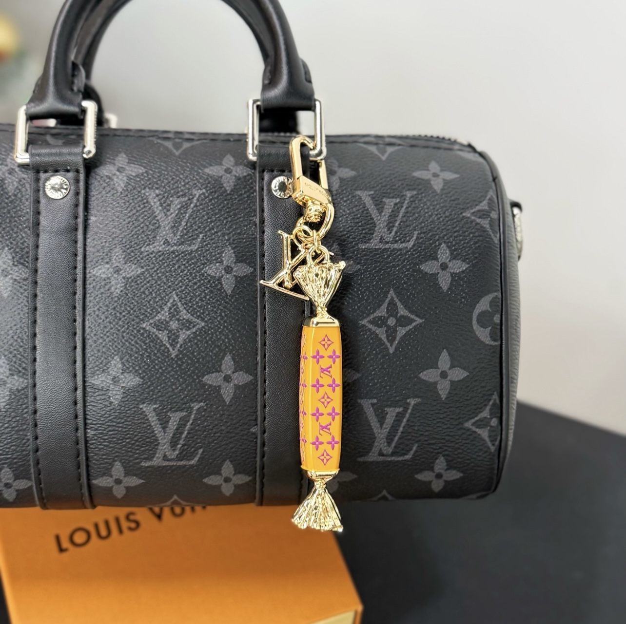 루이비통 키링 124535 Louis Vuitton Accessories 썸네일 이미지
