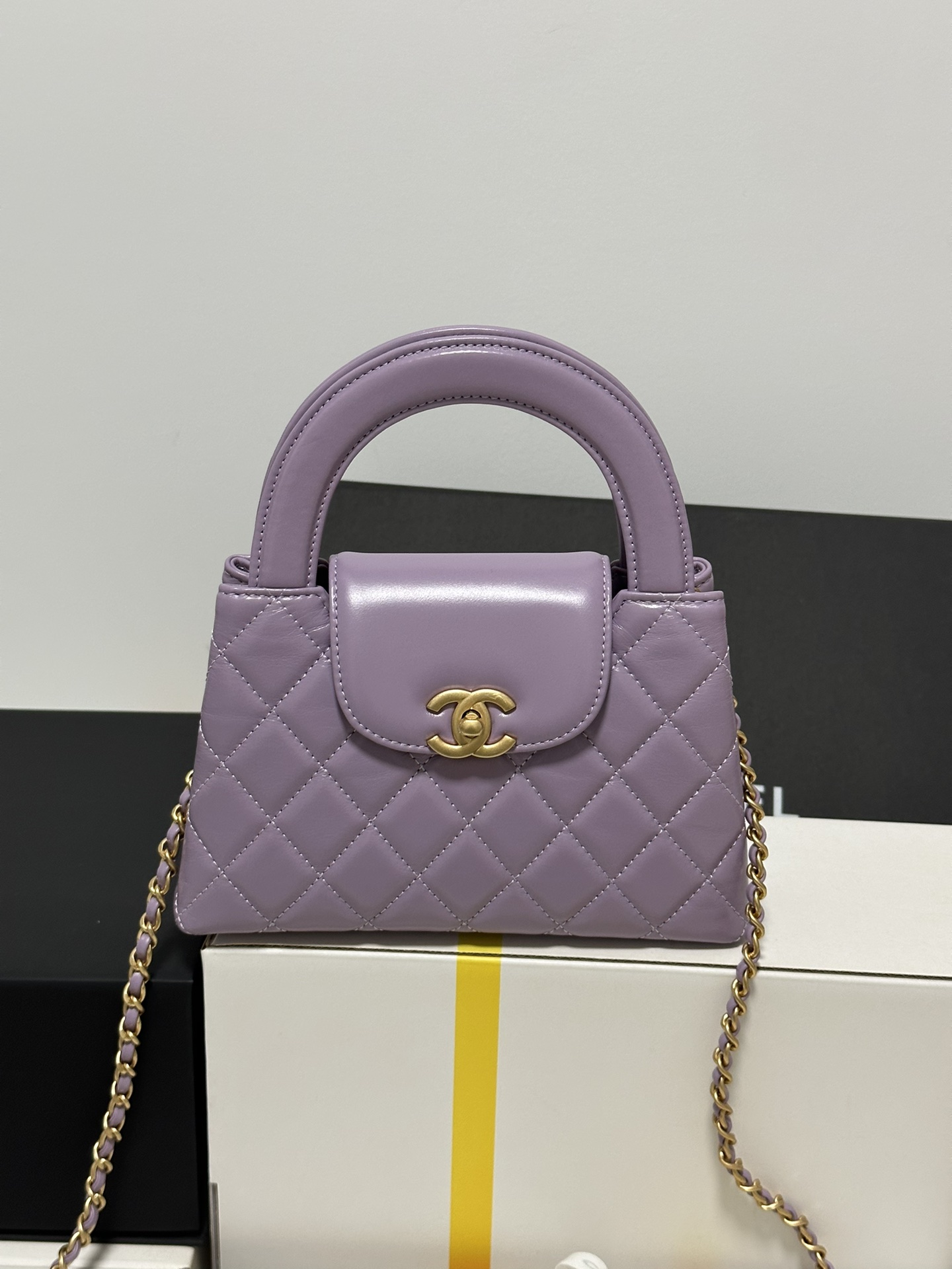 Chanel Bolsos cruzados y bandoleras Morado Oro retro Piel de vaca Cuero Vintage Cadena