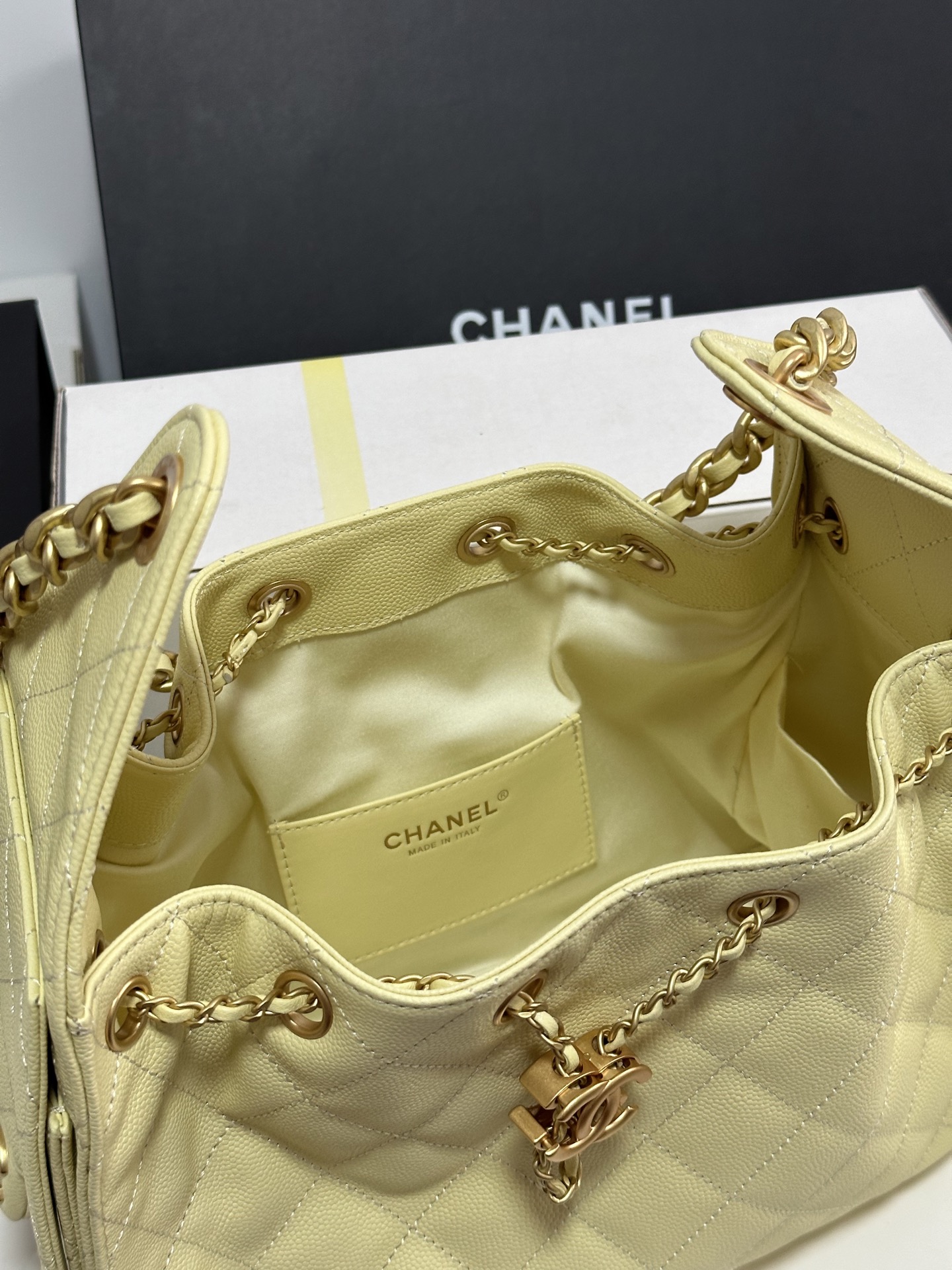 Chanel 25C Hobo Bag, Leather Shoulder Bag with Chain Accent, Yellow 7 i1751957383577 9833 0 5