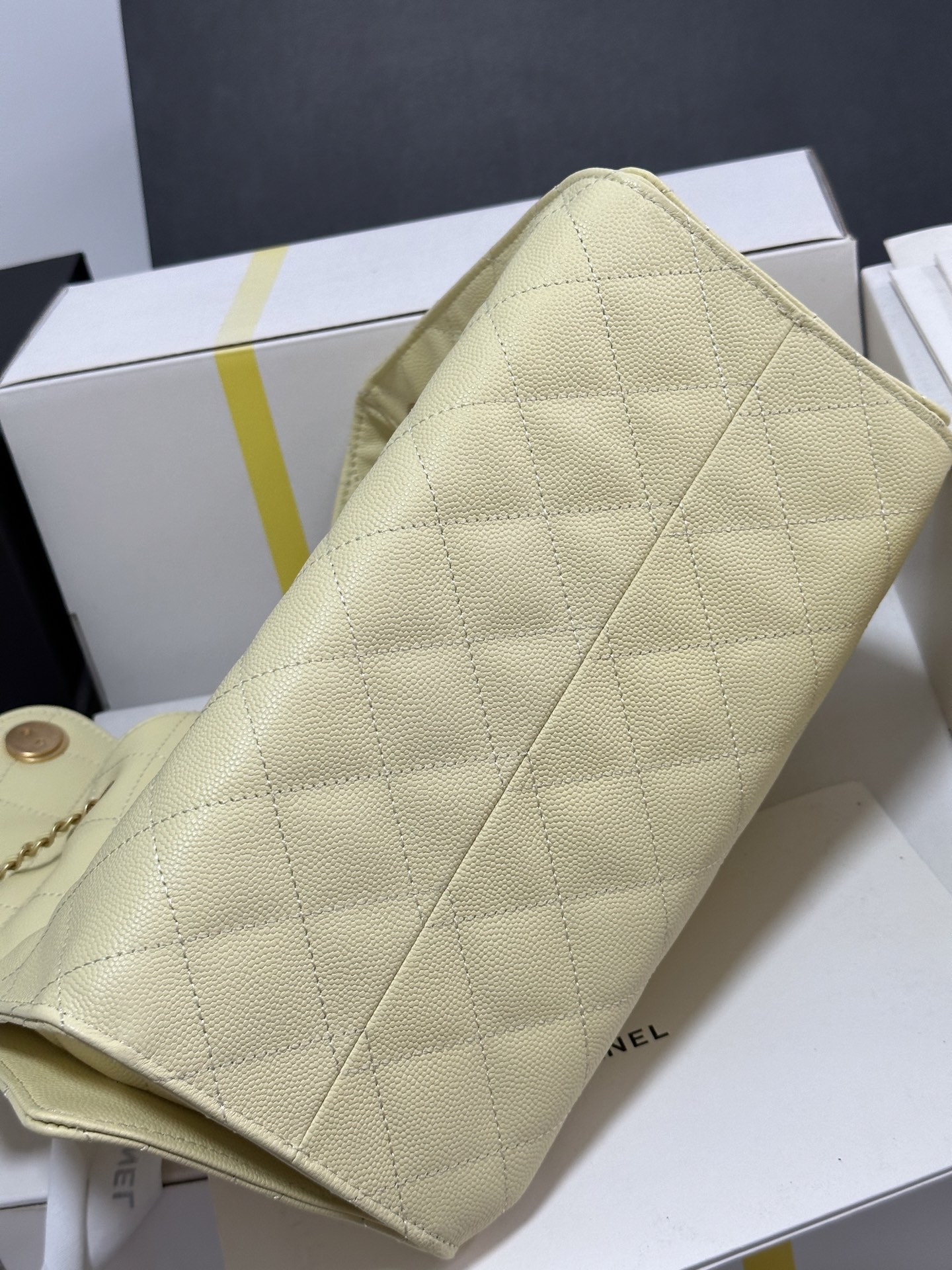 Chanel 25C Hobo Bag, Leather Shoulder Bag with Chain Accent, Yellow 9 i1751957385481 549 0 9