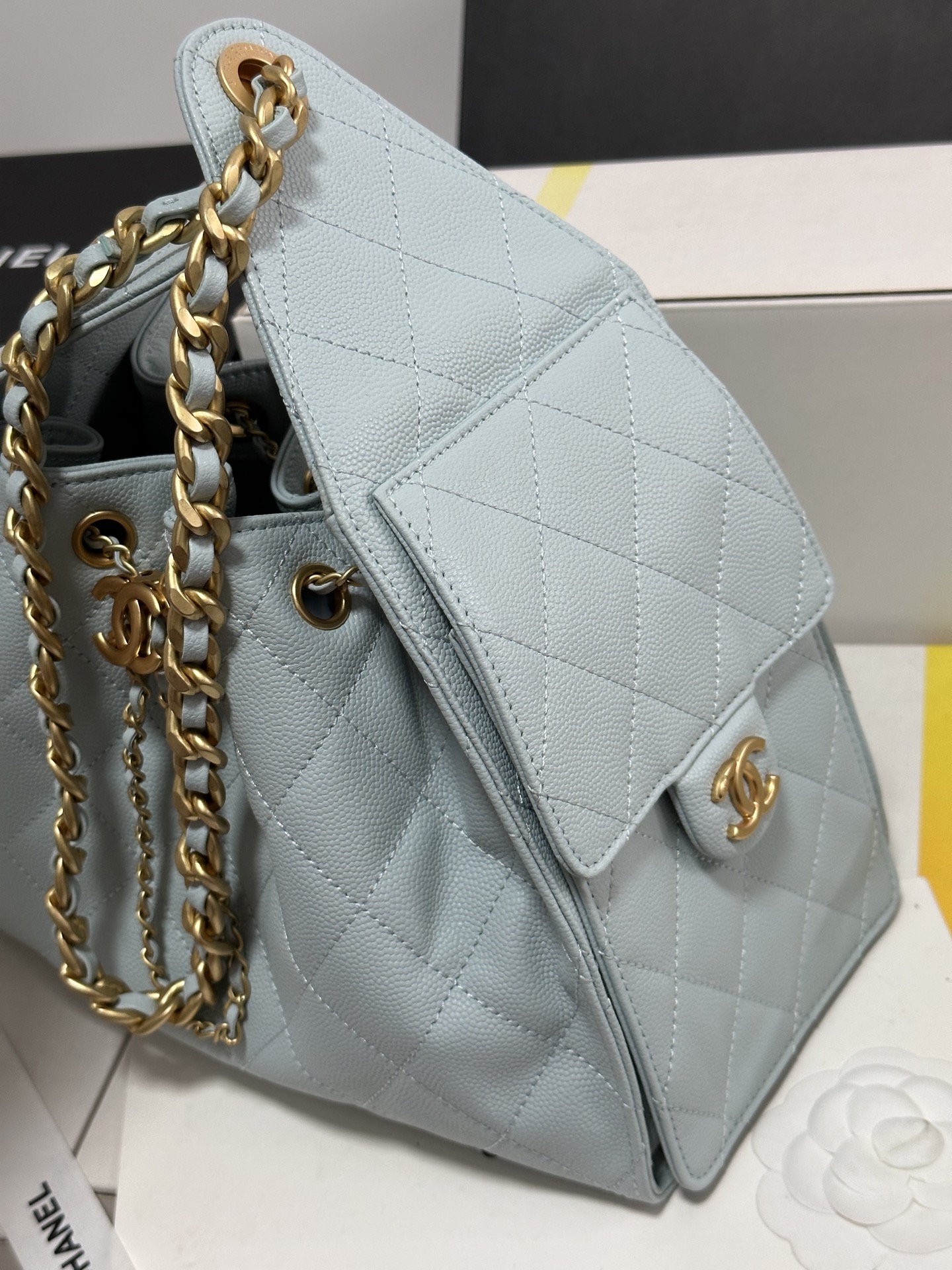 Chanel 25C Spring Hobo Bag, Leather Shoulder Bag with Gold-Tone Hardware 6 i1751993642792 7768 0 4