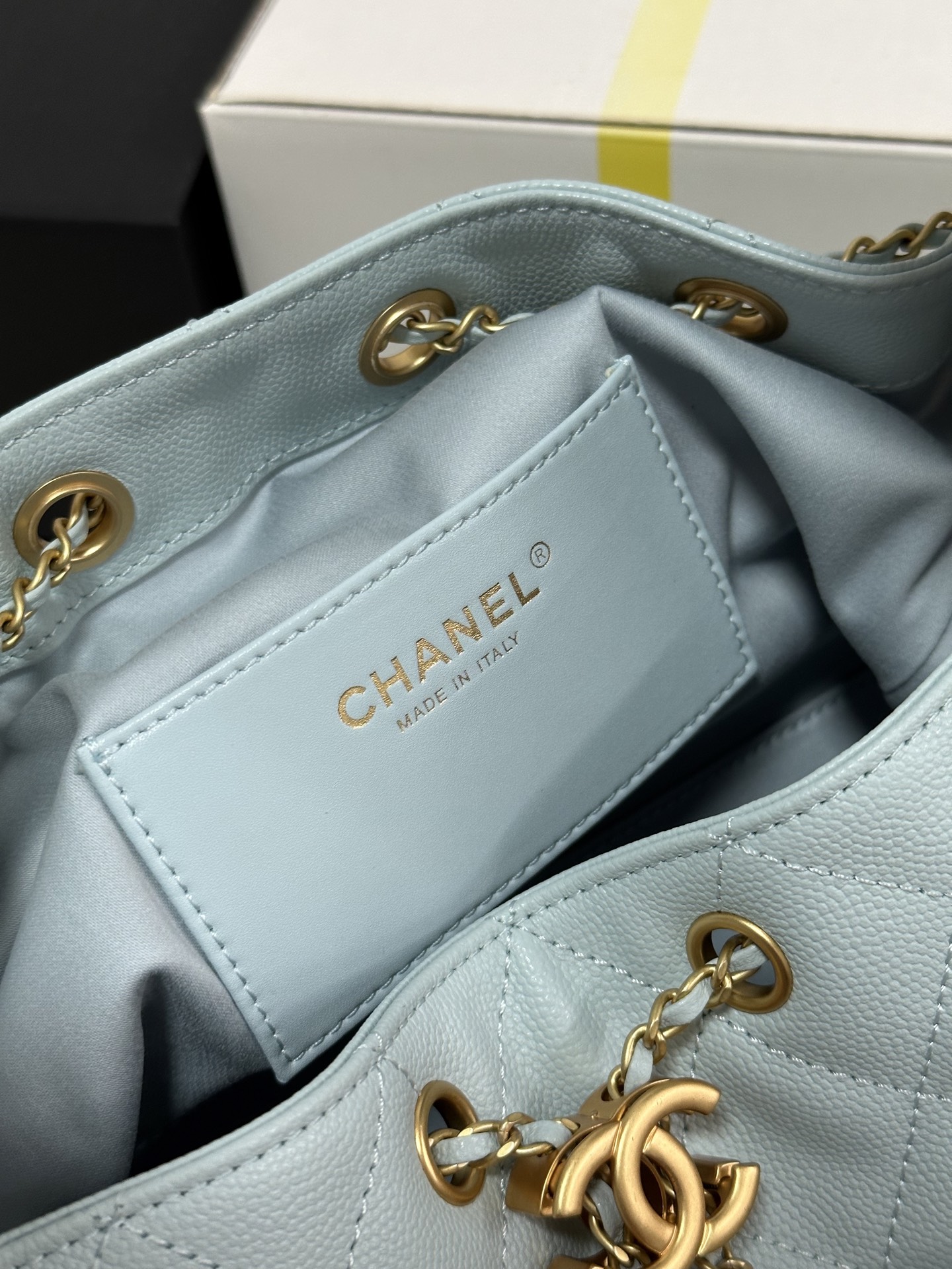 Chanel 25C Spring Hobo Bag, Leather Shoulder Bag with Gold-Tone Hardware 10 i1751993644665 107 0 8