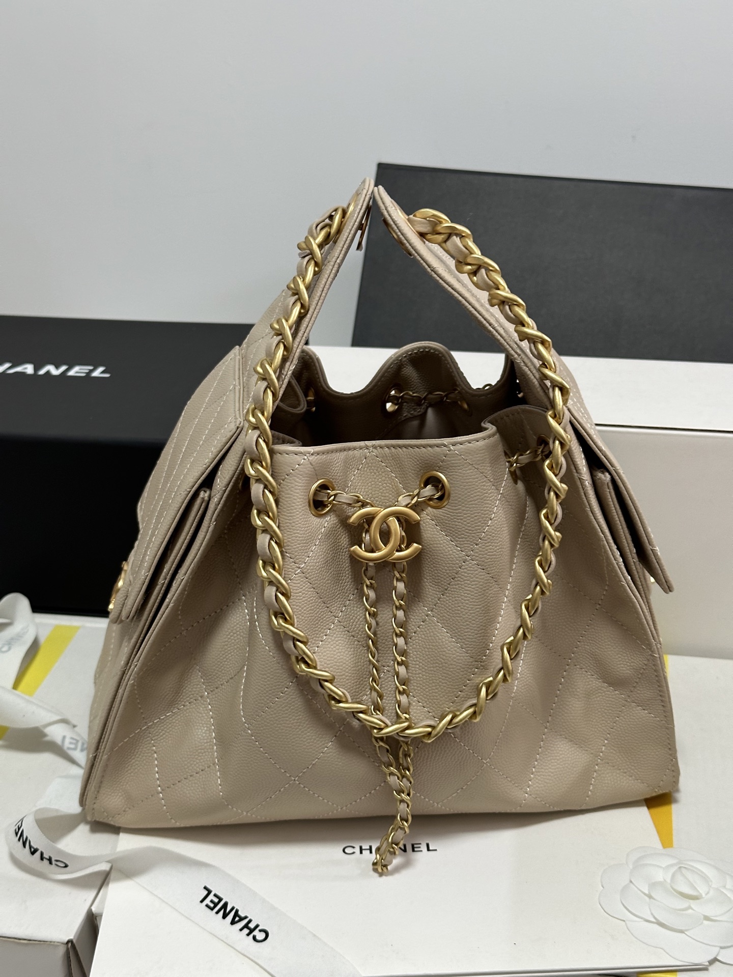 Chanel 25C Cream Leather Hobo Bag with Gold Chain Accent - AS5293 2 i1751993905064 7106 0 0