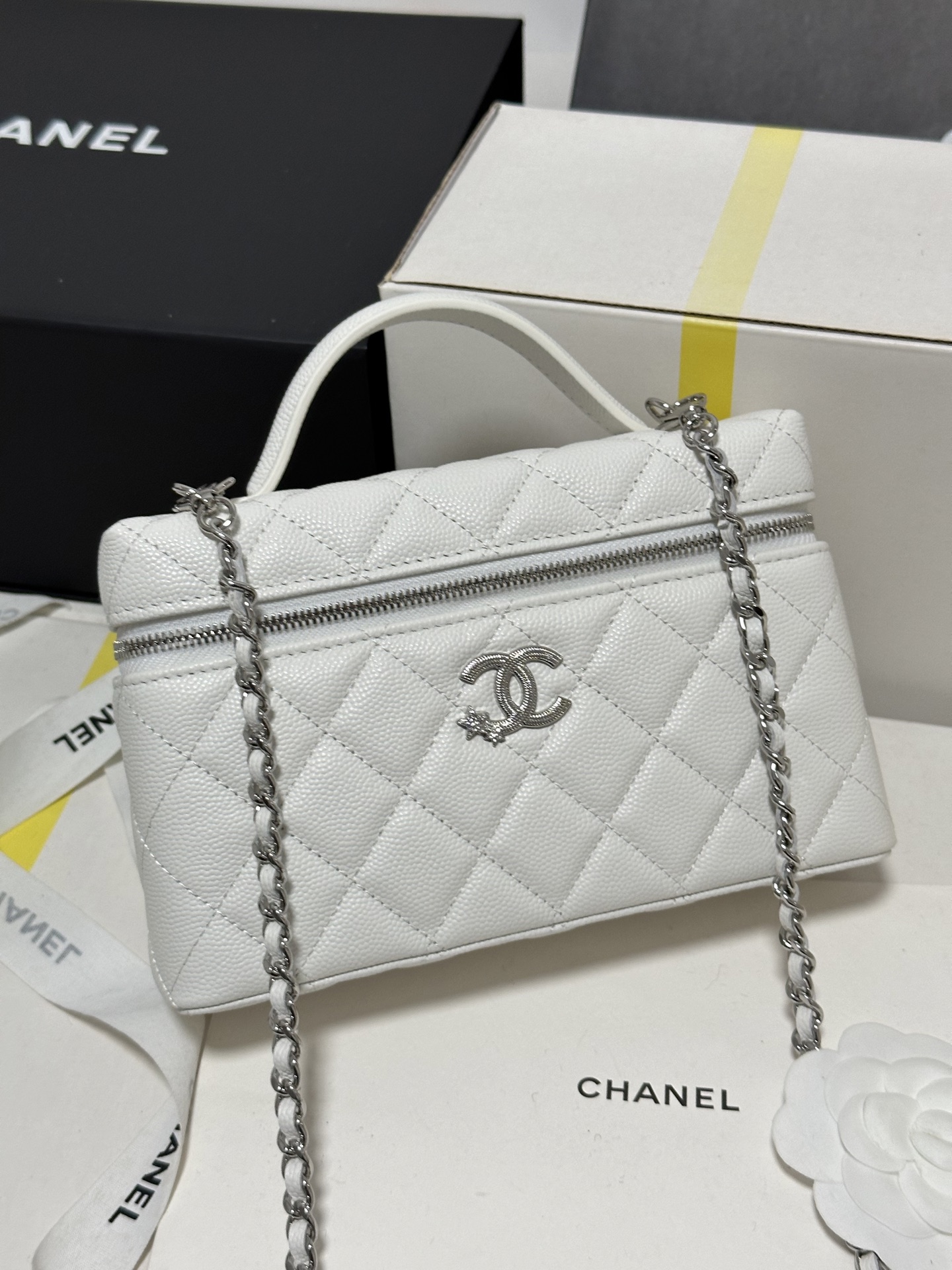 Chanel 25B LP Star Hardware Vanity Bag, White Grained Calfskin Leather 1 i1754582610661 761 0 0