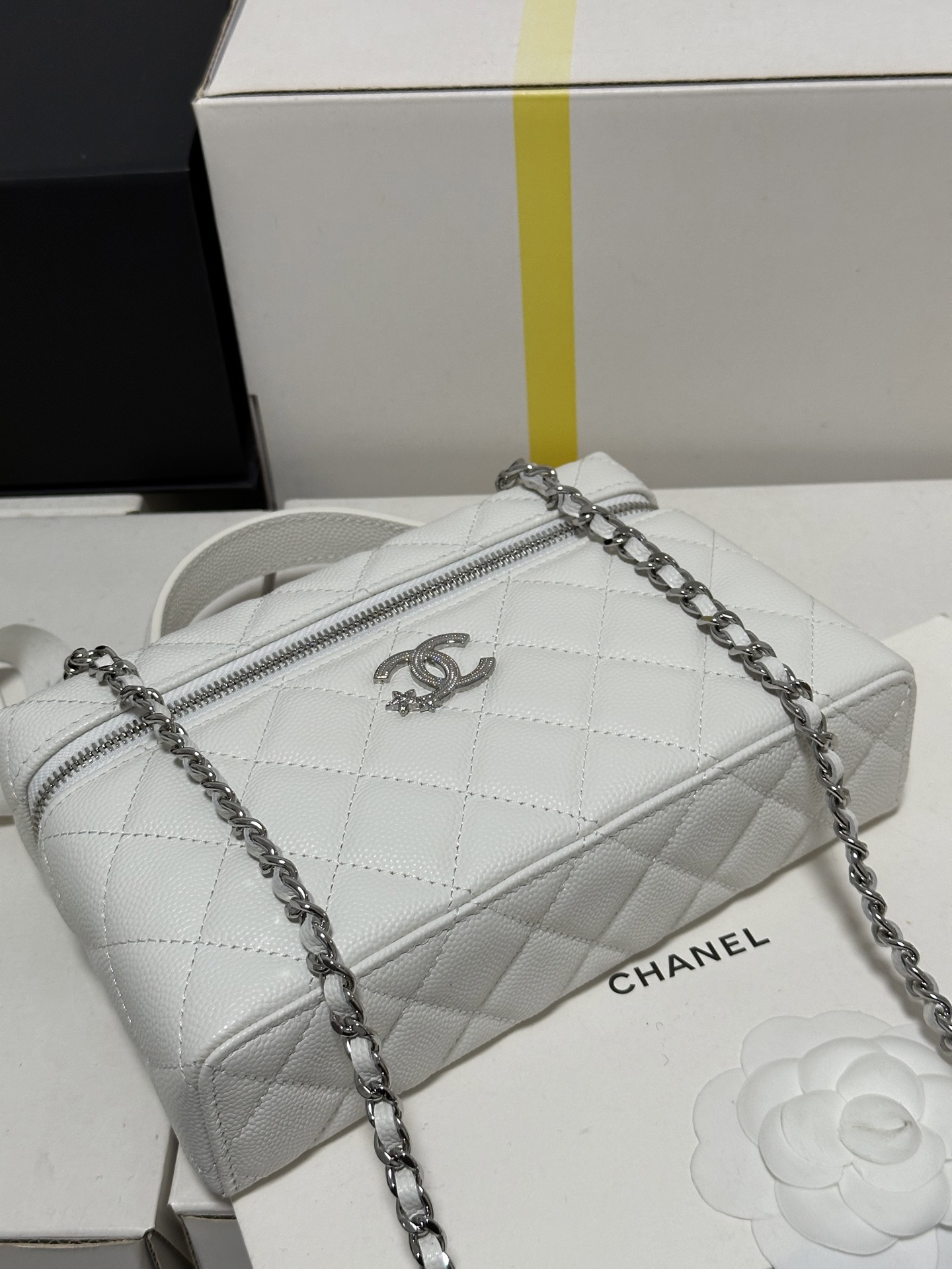 Chanel 25B LP Star Hardware Vanity Bag, White Grained Calfskin Leather 8 i1754582610702 4435 0 7
