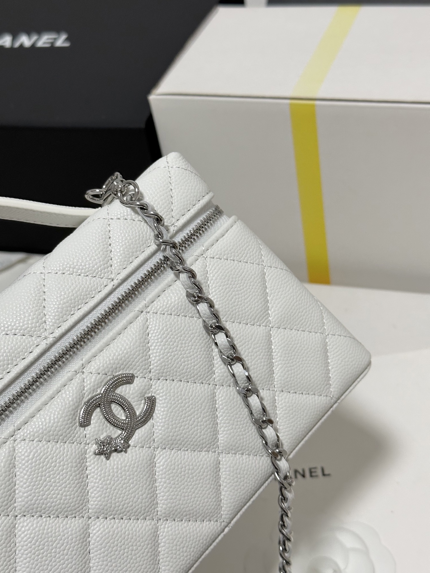 Chanel 25B LP Star Hardware Vanity Bag, White Grained Calfskin Leather 2 i1754582613444 3583 0 4