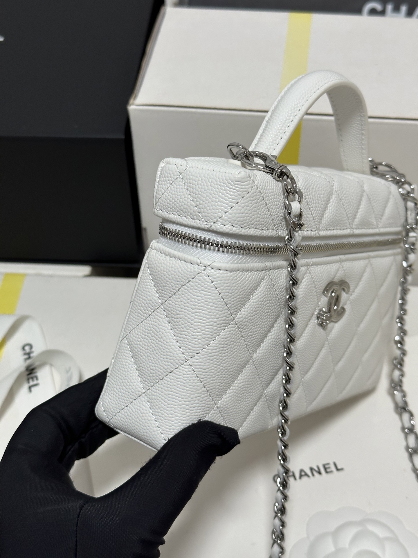 Chanel 25B LP Star Hardware Vanity Bag, White Grained Calfskin Leather 5 i1754582613617 9302 0 3