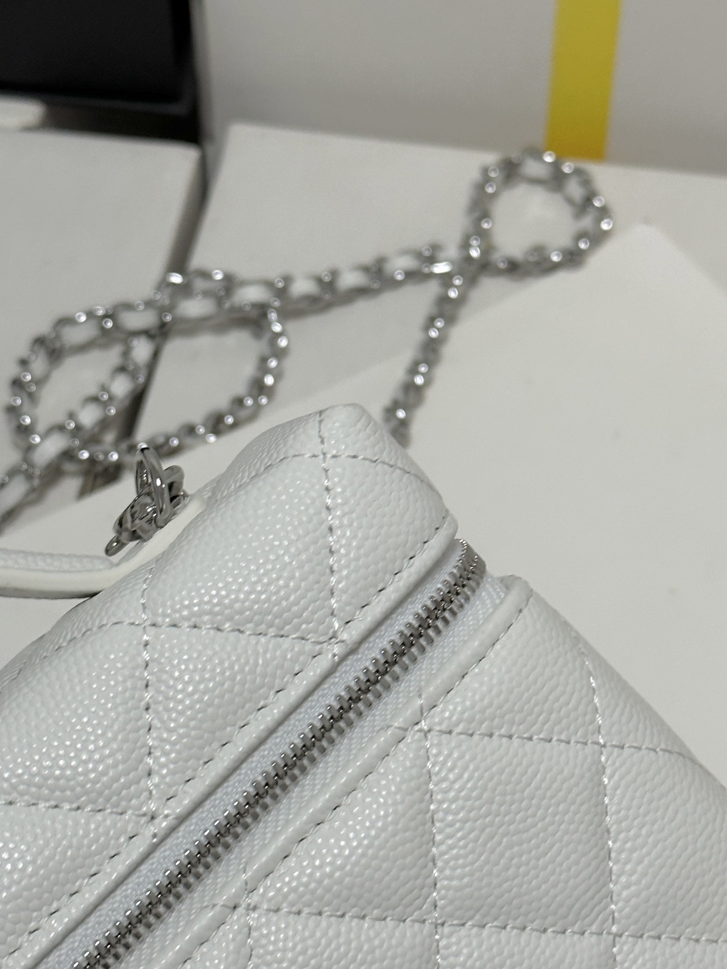 Chanel 25B LP White Leather Top Handle Flap Bag with Chain 8 i1754582785438 4031 0 7