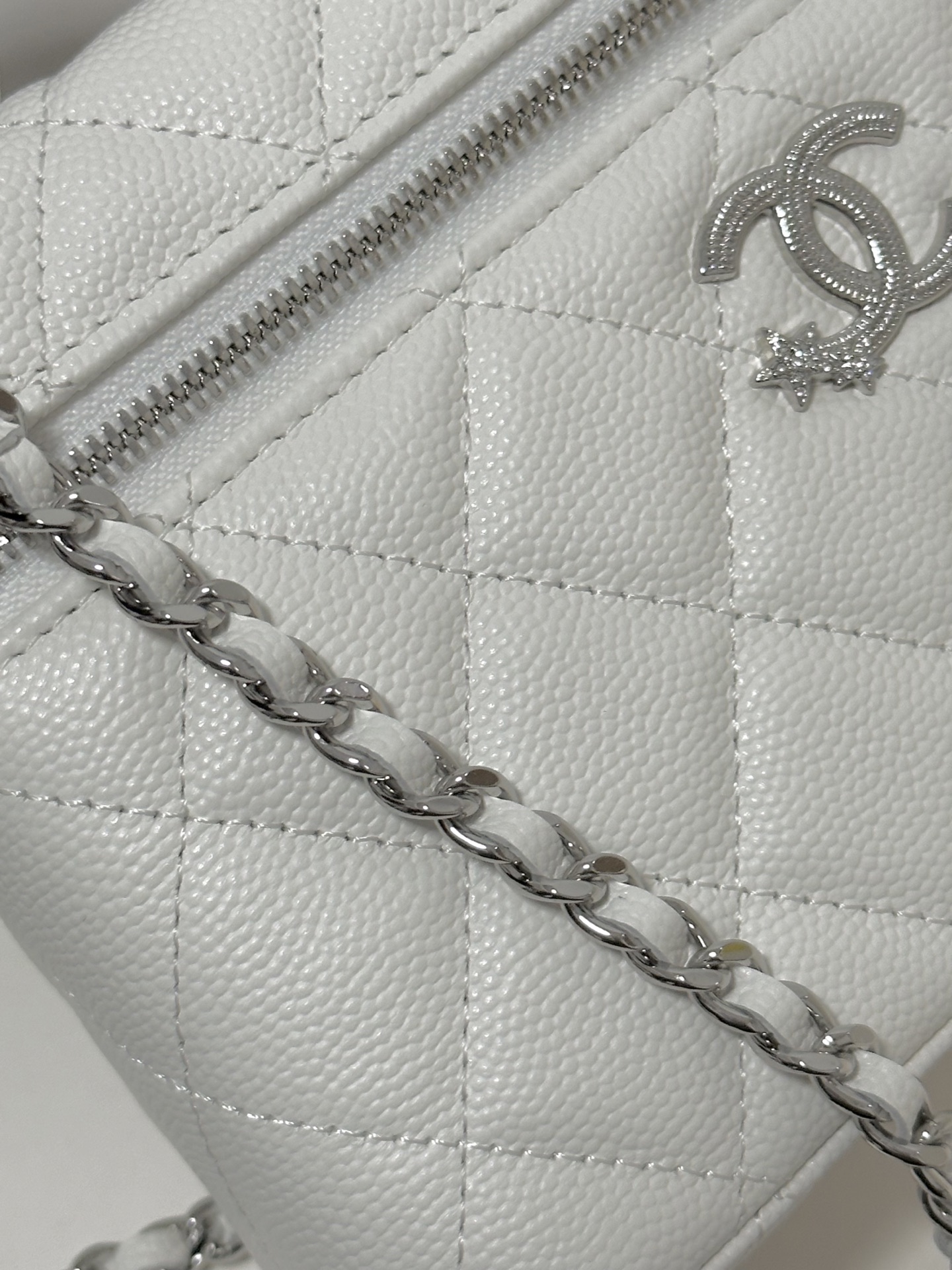 Chanel 25B LP White Leather Top Handle Flap Bag with Chain 6 i1754582785482 6082 0 5