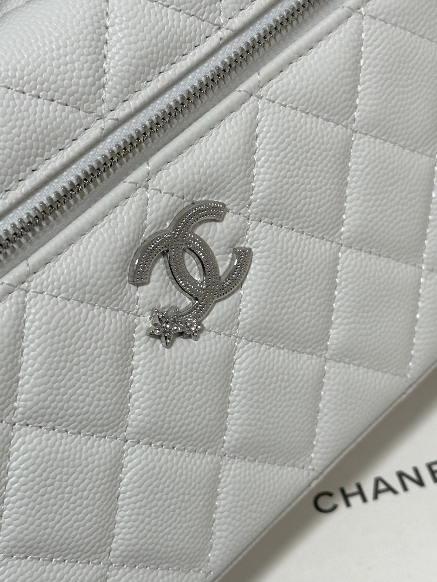 Chanel 25B LP White Leather Top Handle Flap Bag with Chain 4 i1754582786947 1699 0 3