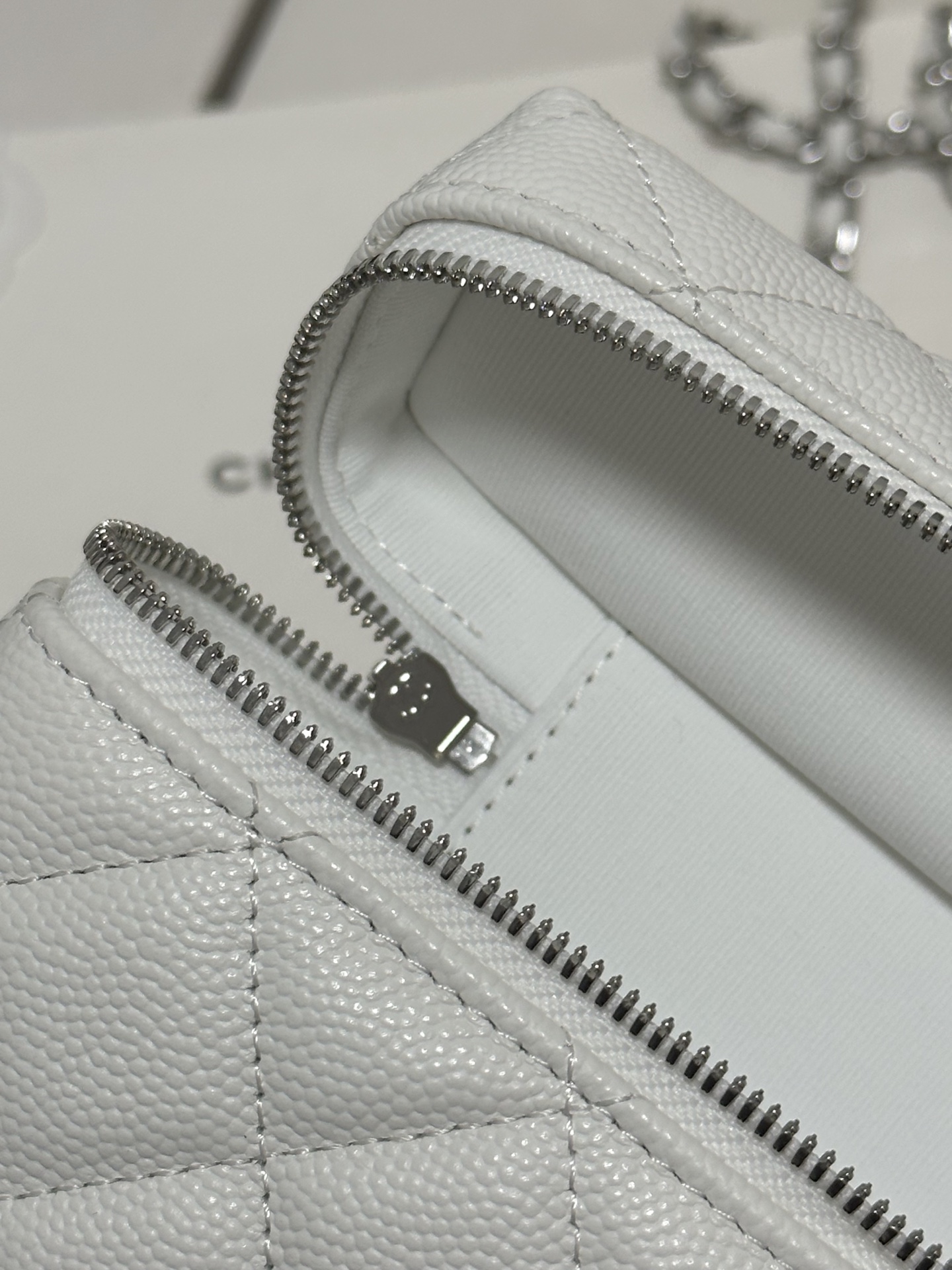 Chanel 25B LP White Leather Top Handle Flap Bag with Chain 3 i1754582787024 8831 0 2