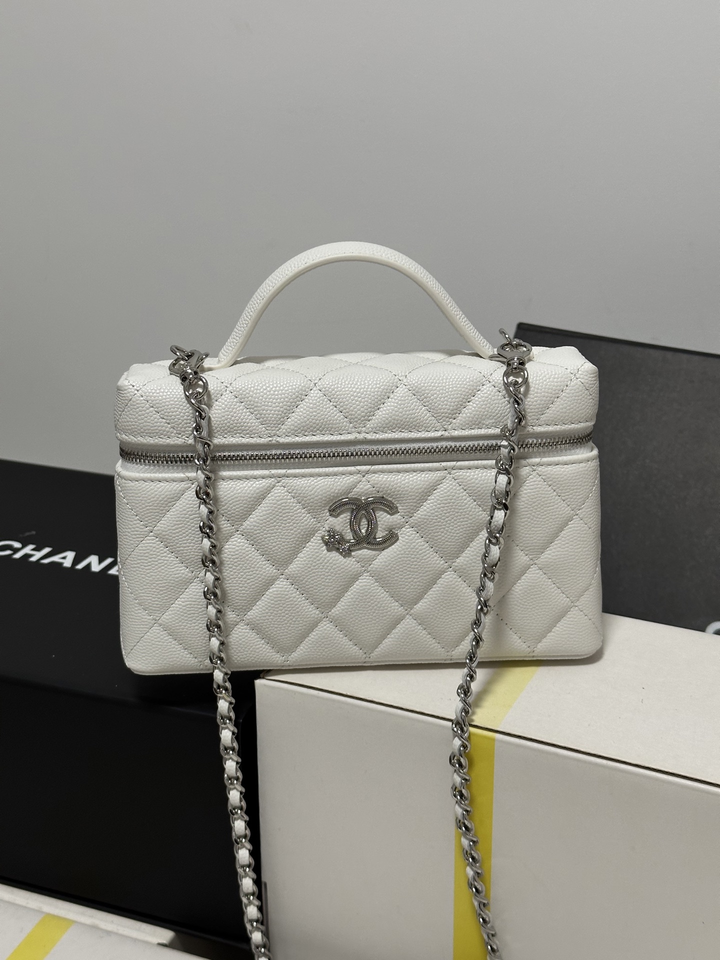 Chanel 25B LP White Leather Top Handle Flap Bag with Chain 1 i1754582787168 3176 0 0
