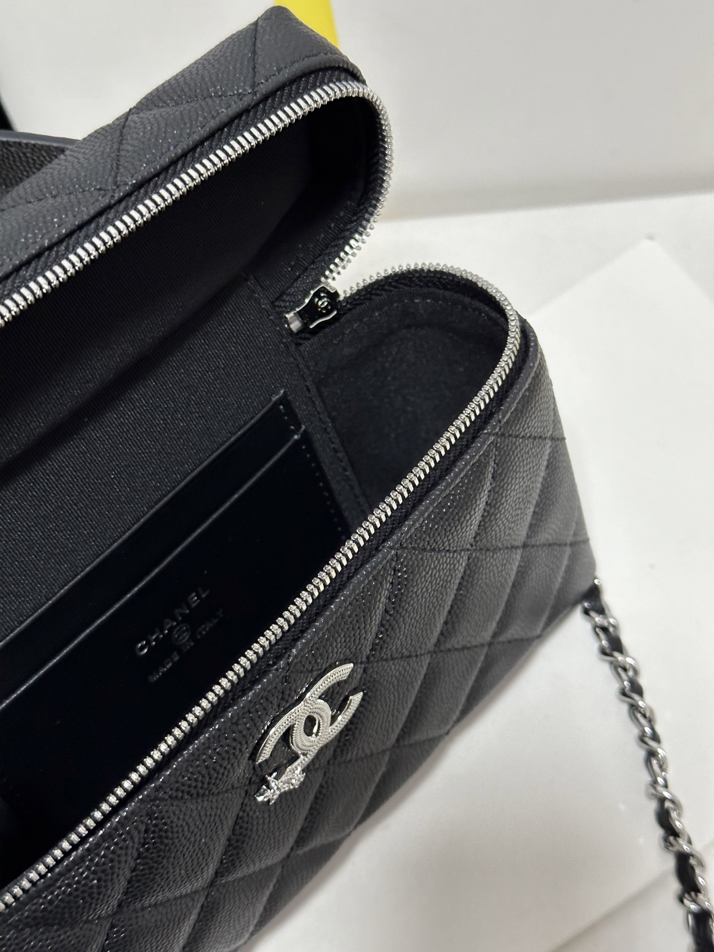 Chanel 25B LP Starry Quilted Vanity Case Bag, 19.5 x 17 x 5 cm 8 i1754583378903 4532 0 5
