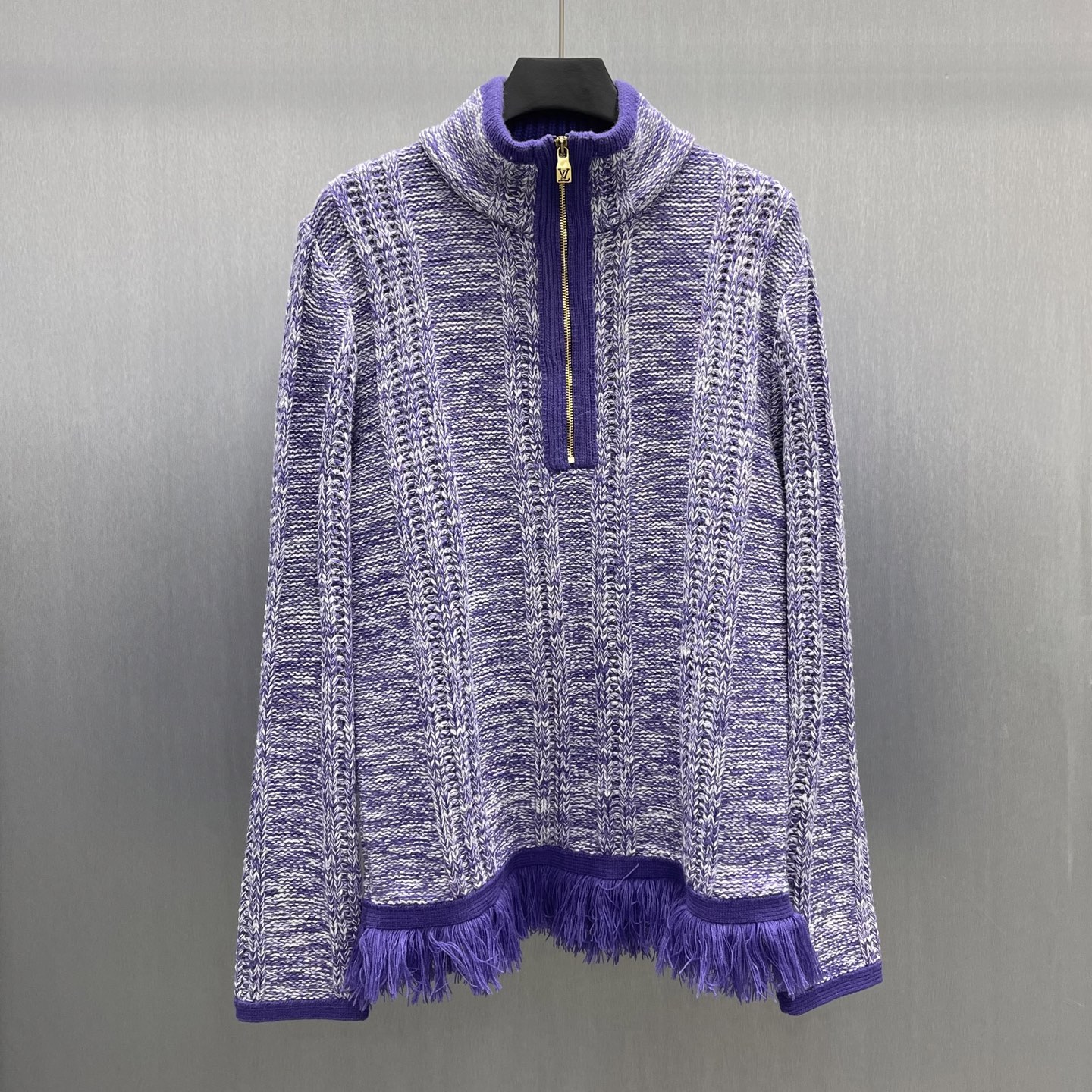 P360 🧧LU Suéter con flecos de jacquard morado con media cremallera Talla: S-XL Este suéter con media cremallera encarn…