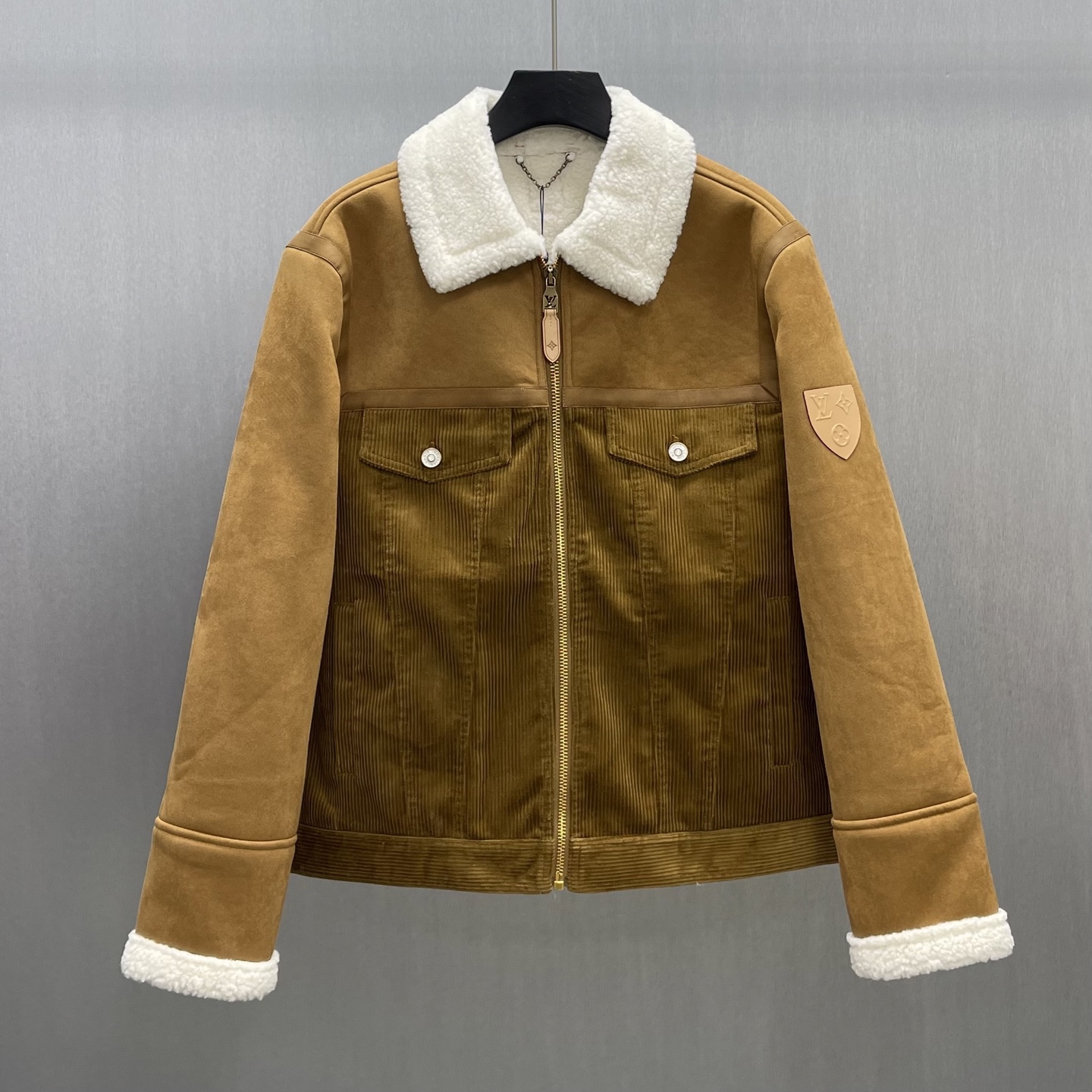 P340 🧧LU Chaqueta tipo camioneta de pana Talla: S-XL Esta cómoda chaqueta tipo camioneta de piel de oveja inyecta esti…