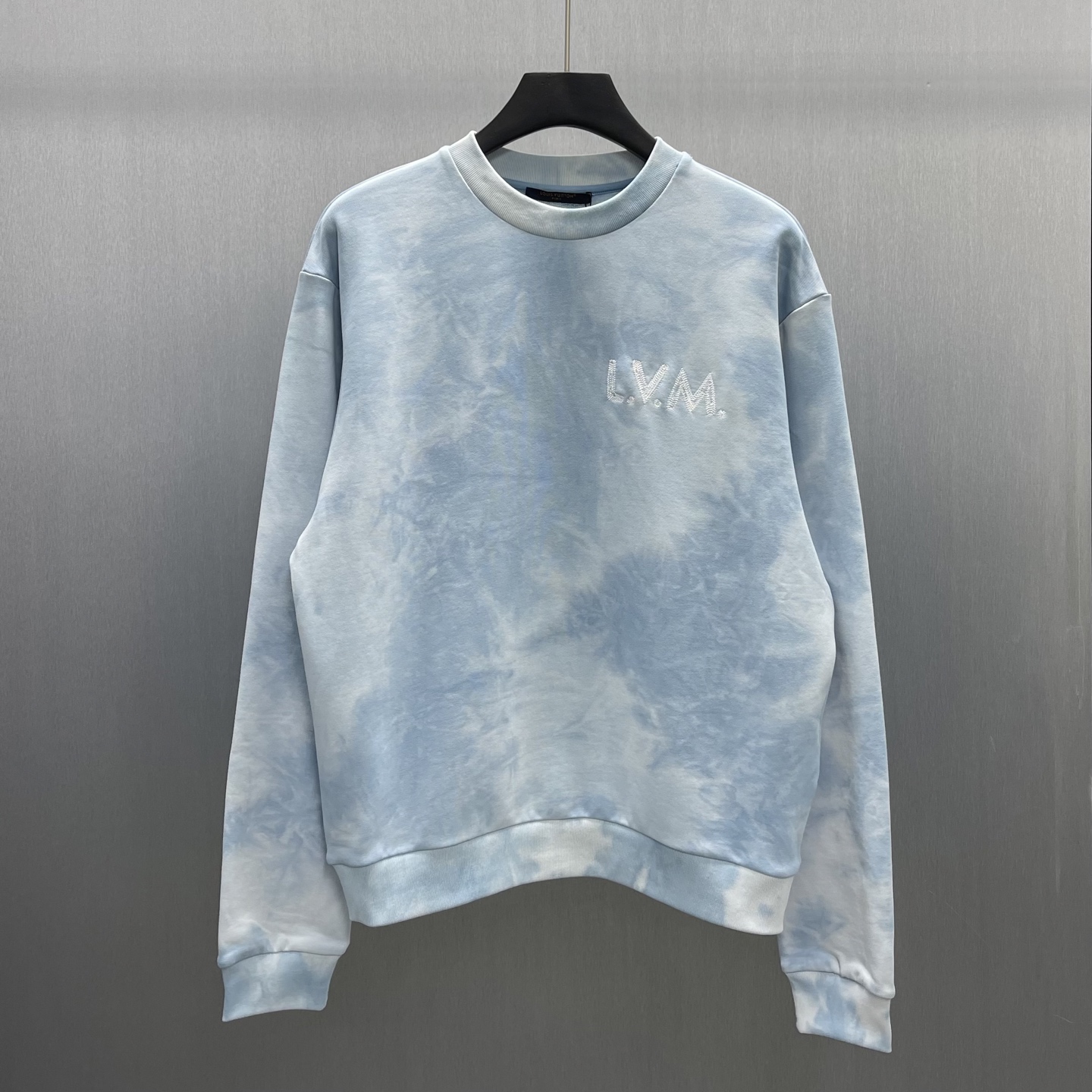 P195 🧧Sudadera Lu tie-dye azul cielo Talla: S-XL Este suéter está hecho de algodón y tiene un aspecto desgastado y lav…