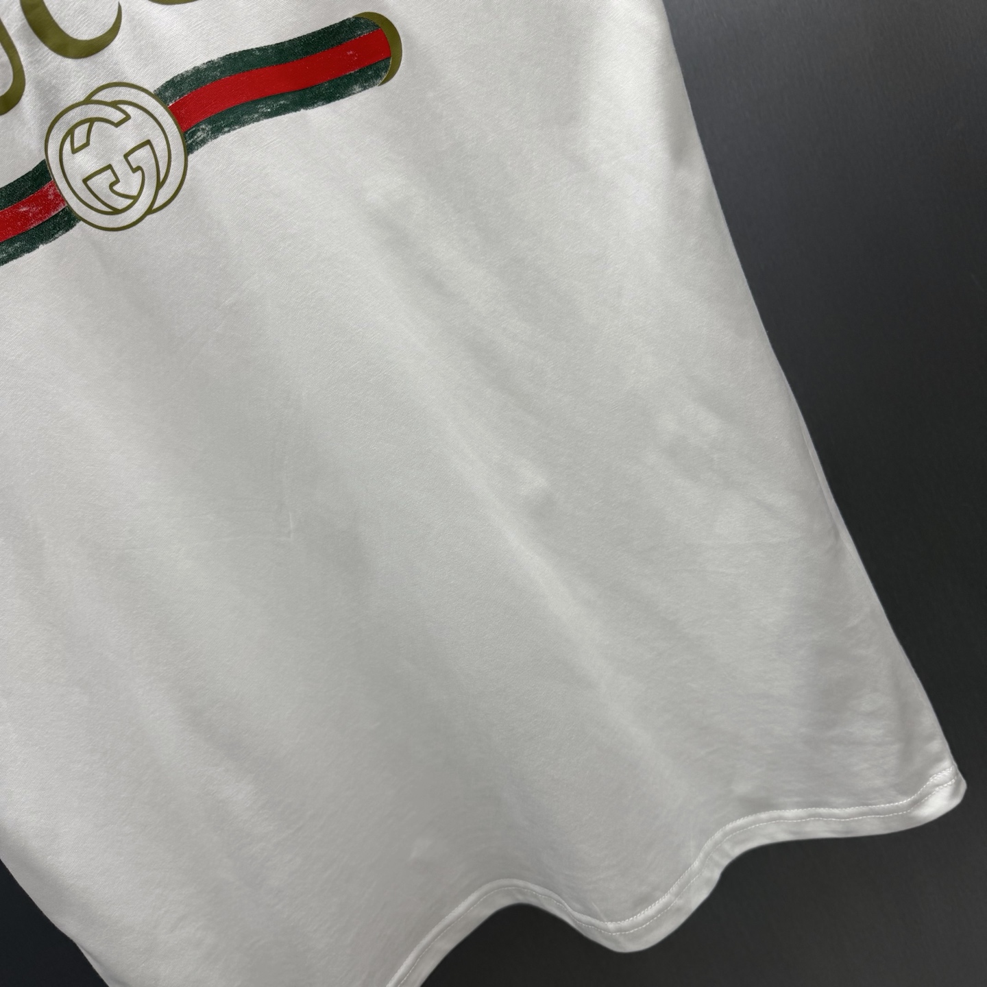 Gucci 隆重推出2026春夏系列 这款款式灵感源自LaFamiglia的”书呆子”风格