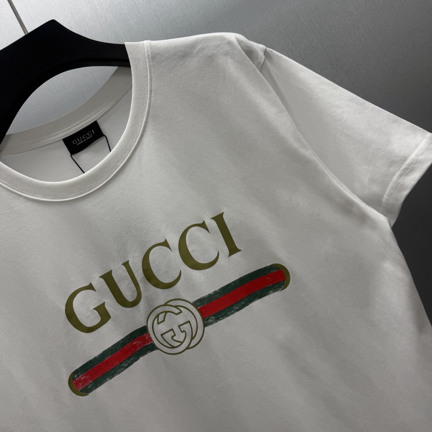 Gucci 隆重推出2026春夏系列 这款款式灵感源自LaFamiglia的”书呆子”风格