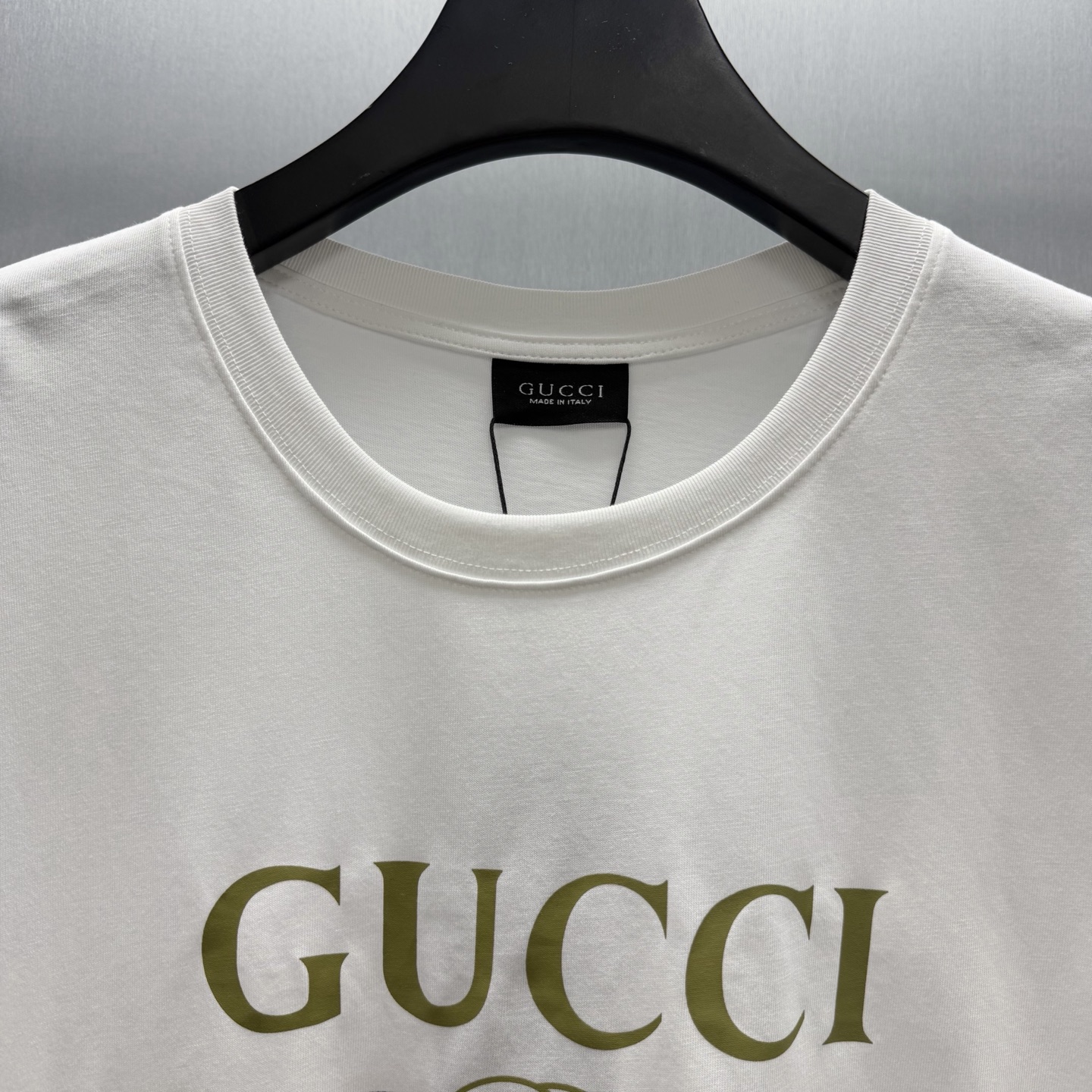 Gucci 隆重推出2026春夏系列 这款款式灵感源自LaFamiglia的”书呆子”风格