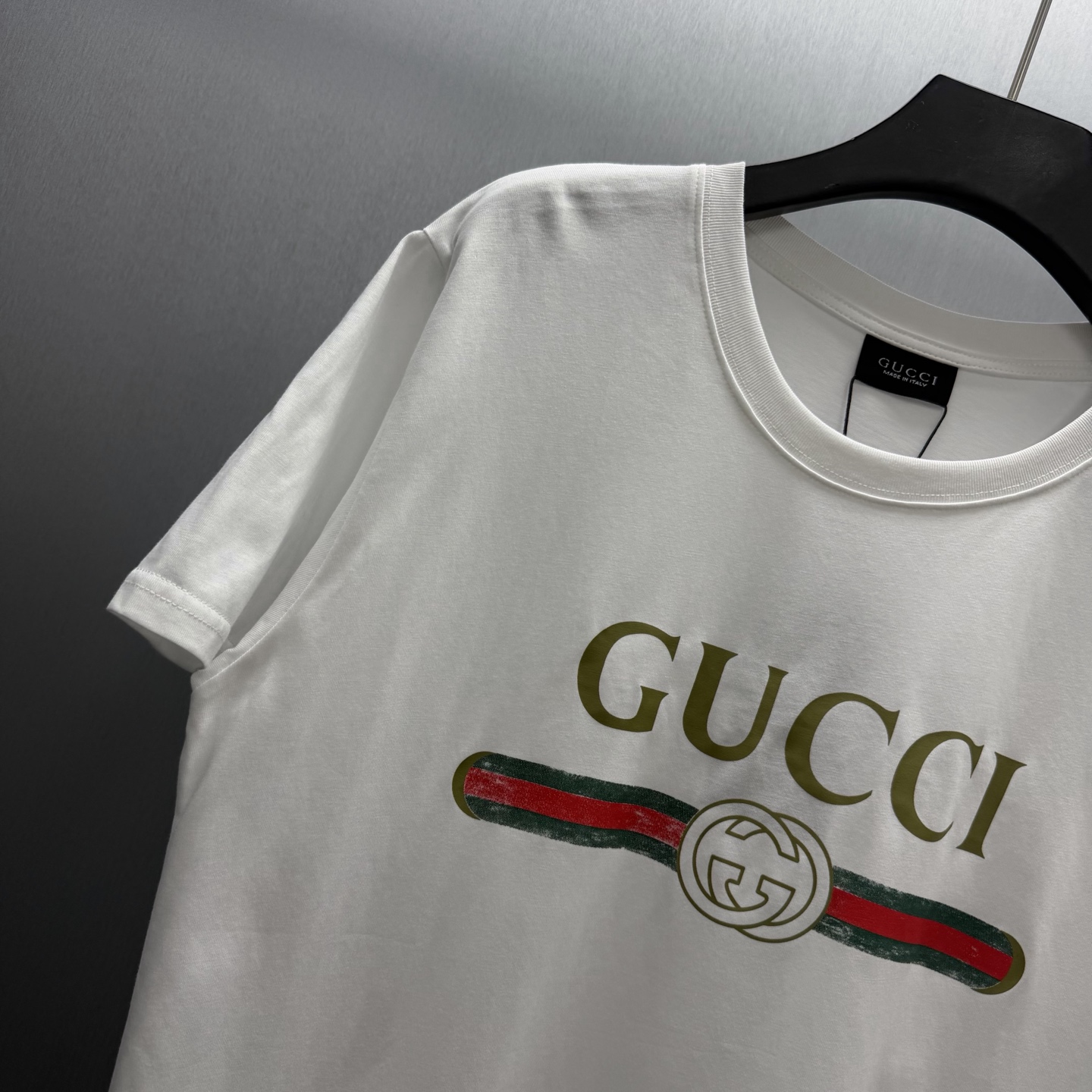 Gucci 隆重推出2026春夏系列 这款款式灵感源自LaFamiglia的”书呆子”风格