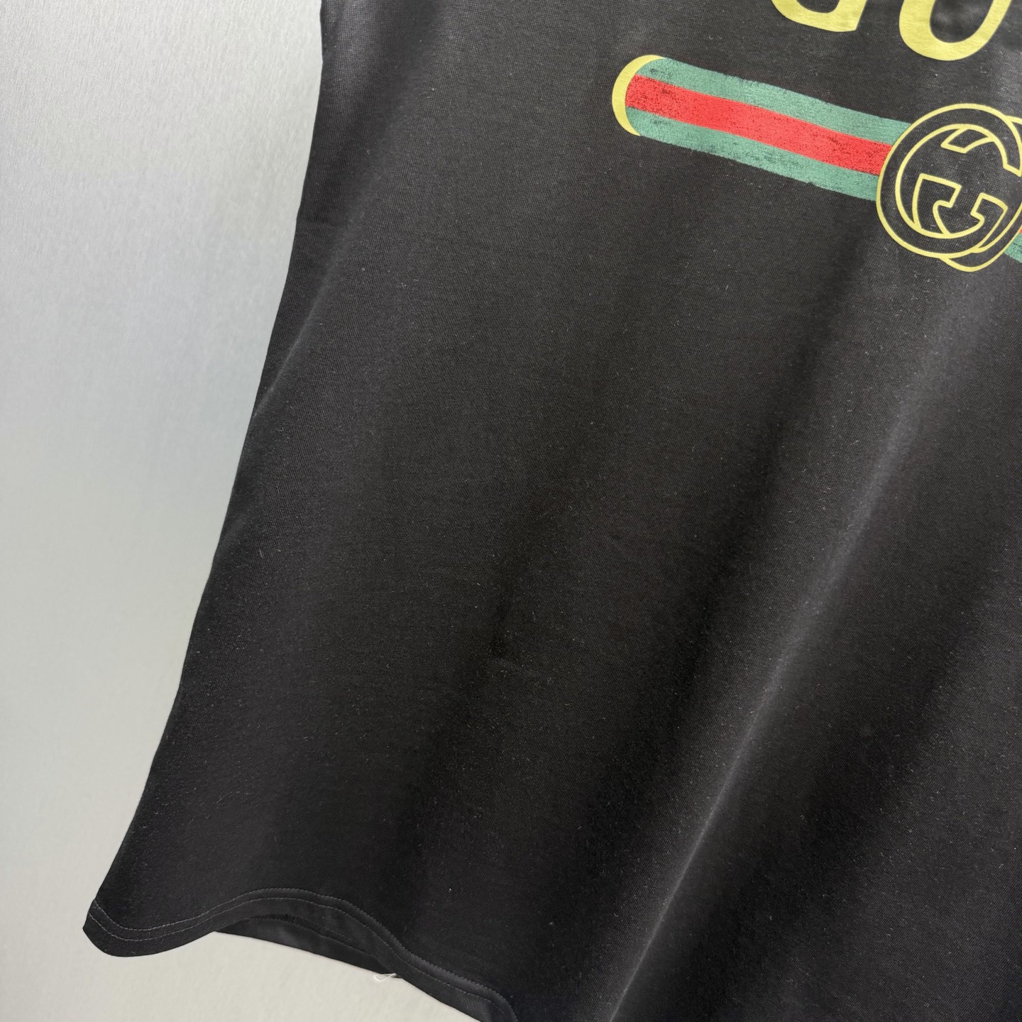Gucci 隆重推出2026春夏系列 这款款式灵感源自LaFamiglia的”书呆子”风格