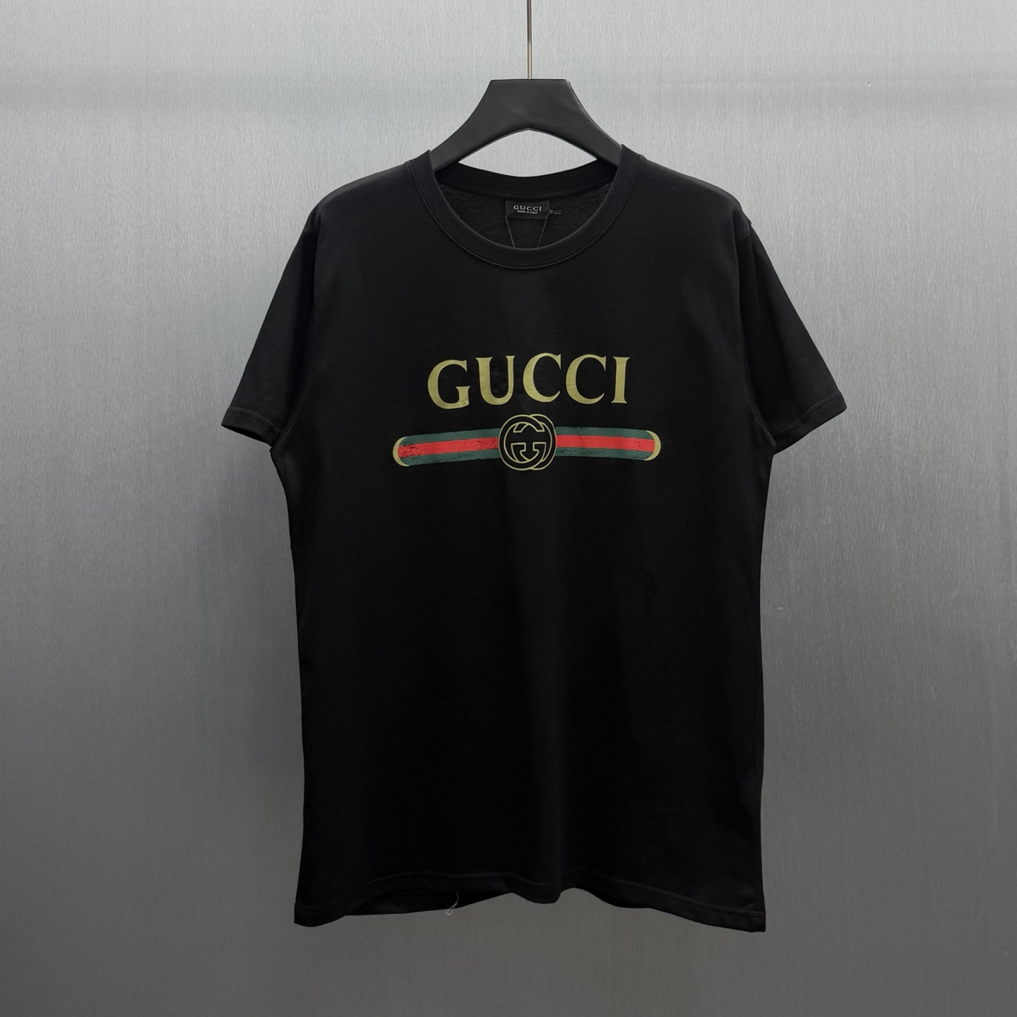 Gucci 隆重推出2026春夏系列 这款款式灵感源自LaFamiglia的”书呆子”风格