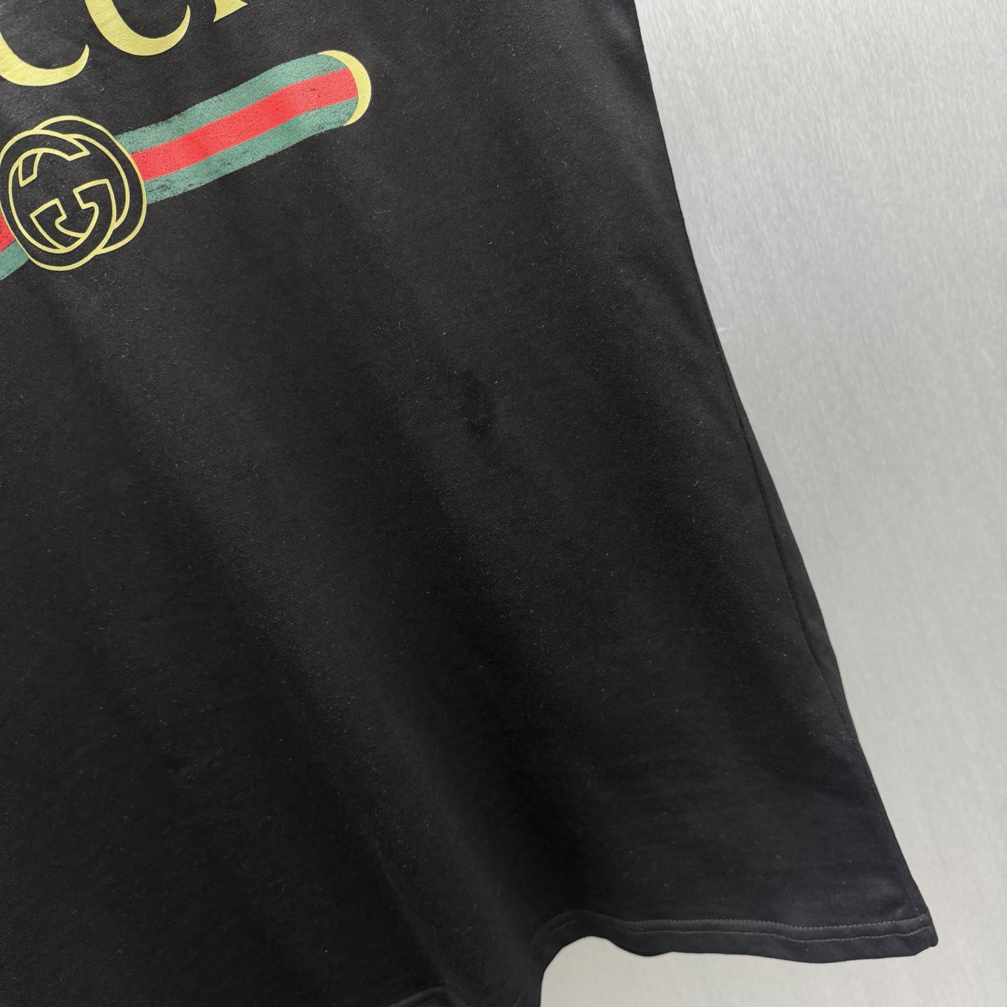 Gucci 隆重推出2026春夏系列 这款款式灵感源自LaFamiglia的”书呆子”风格